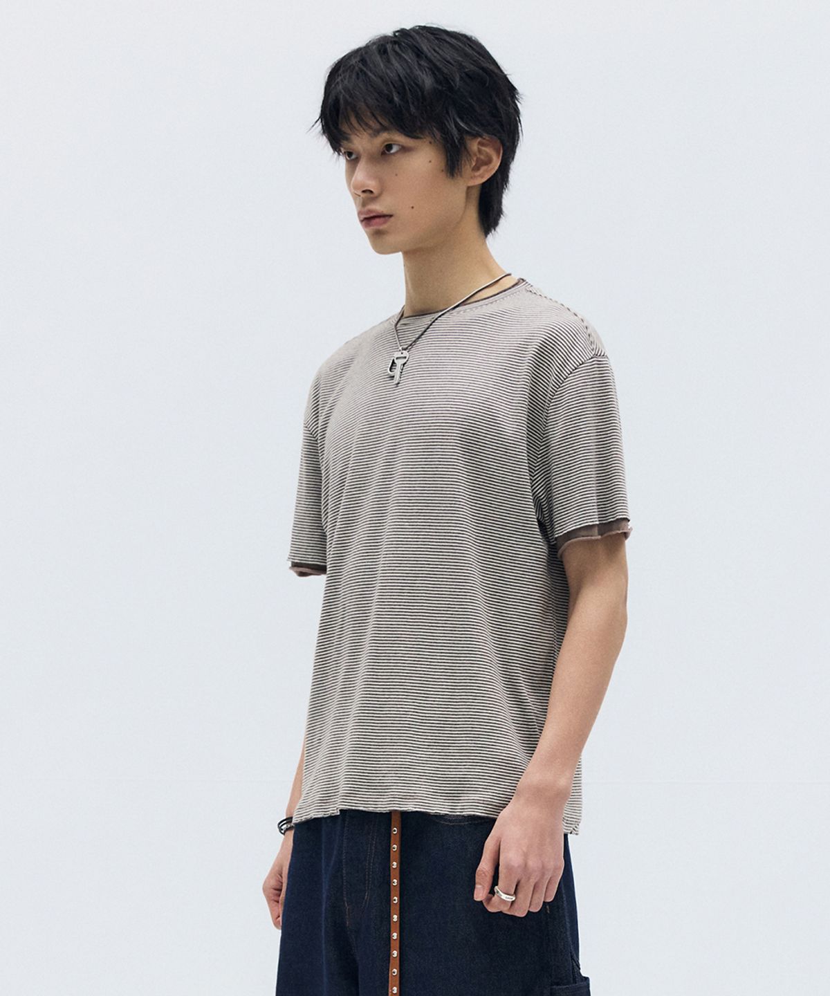 메종미네드(MAISON MINED) STRIPE LAYERED HALF T BROWN