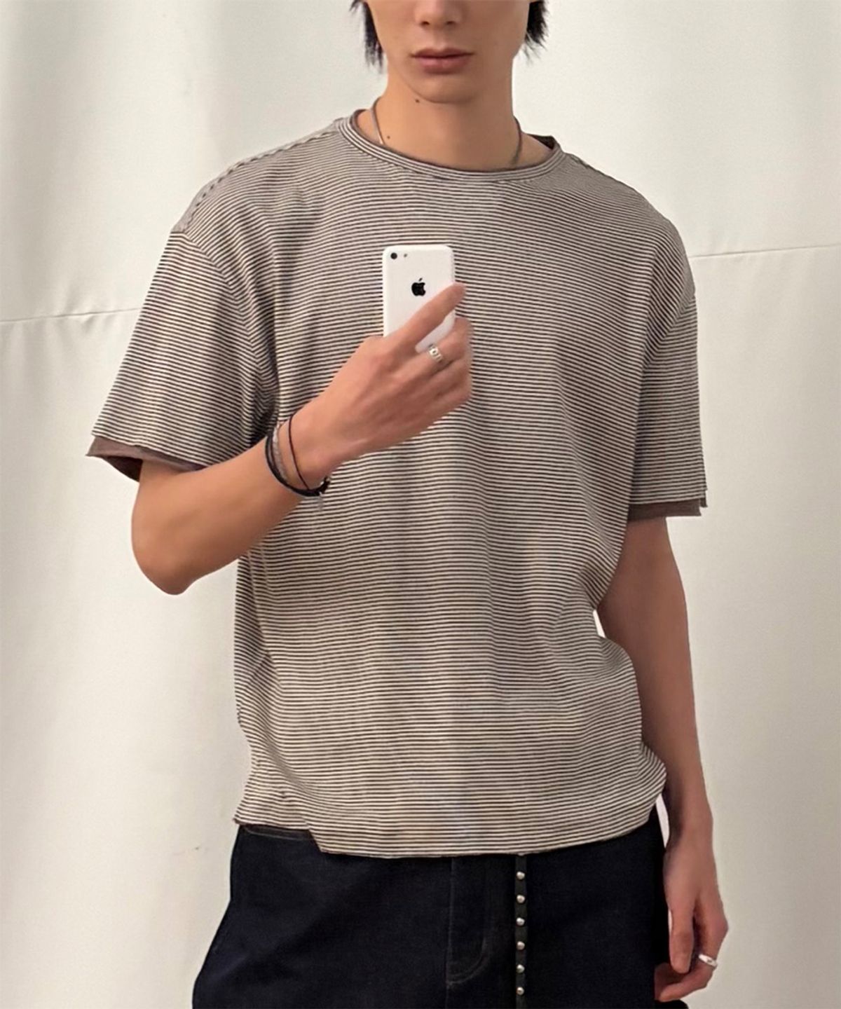 메종미네드(MAISON MINED) STRIPE LAYERED HALF T BROWN
