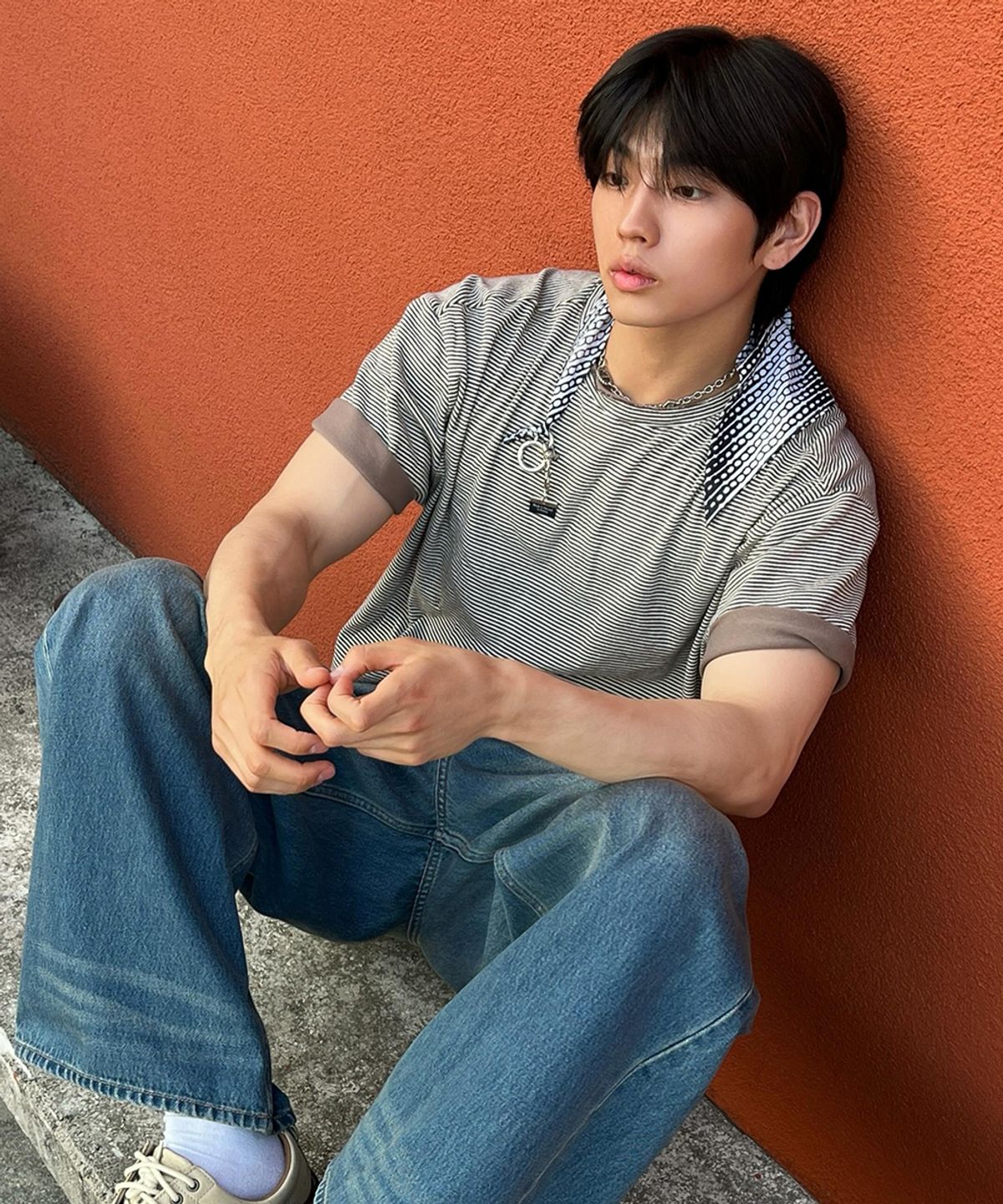 메종미네드(MAISON MINED) STRIPE LAYERED HALF T BROWN