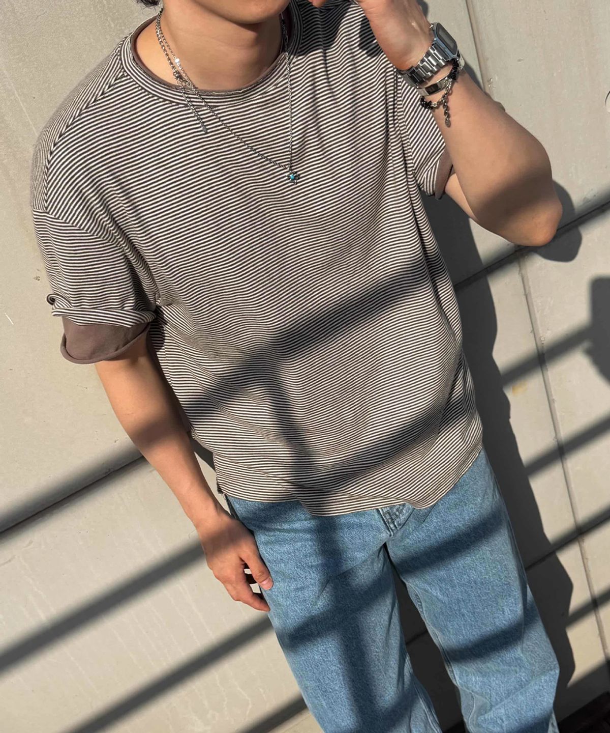 메종미네드(MAISON MINED) STRIPE LAYERED HALF T BROWN
