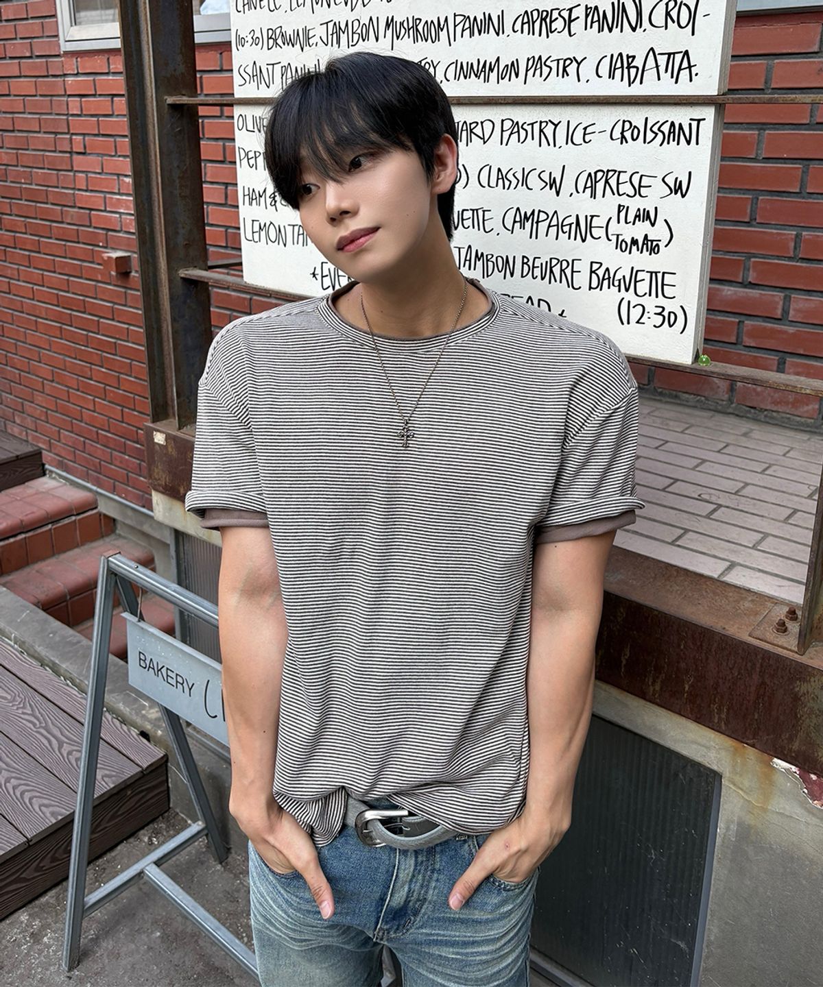 메종미네드(MAISON MINED) STRIPE LAYERED HALF T BROWN
