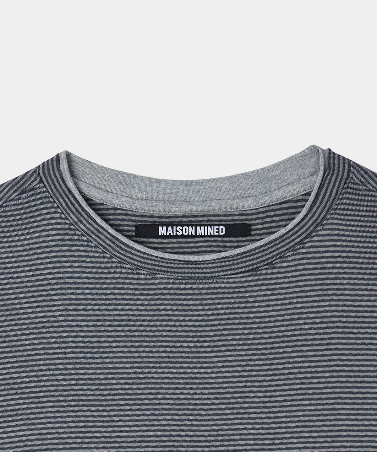 메종미네드(MAISON MINED) STRIPE LAYERED HALF T CHARCOAL