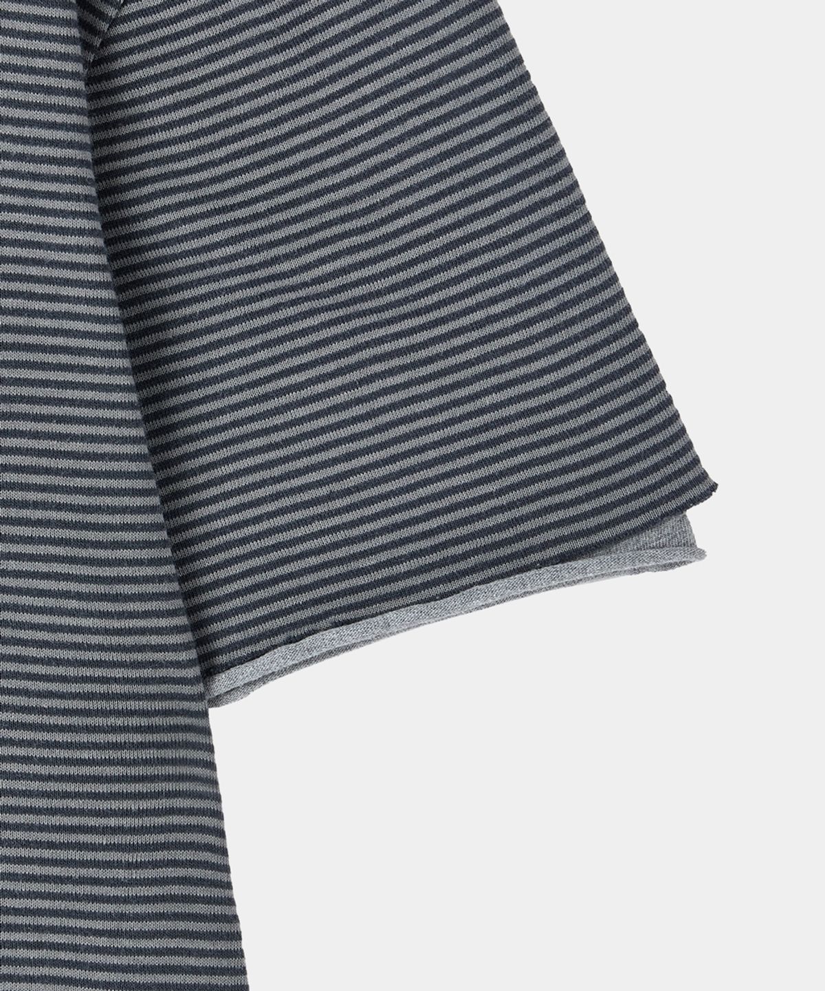 메종미네드(MAISON MINED) STRIPE LAYERED HALF T CHARCOAL