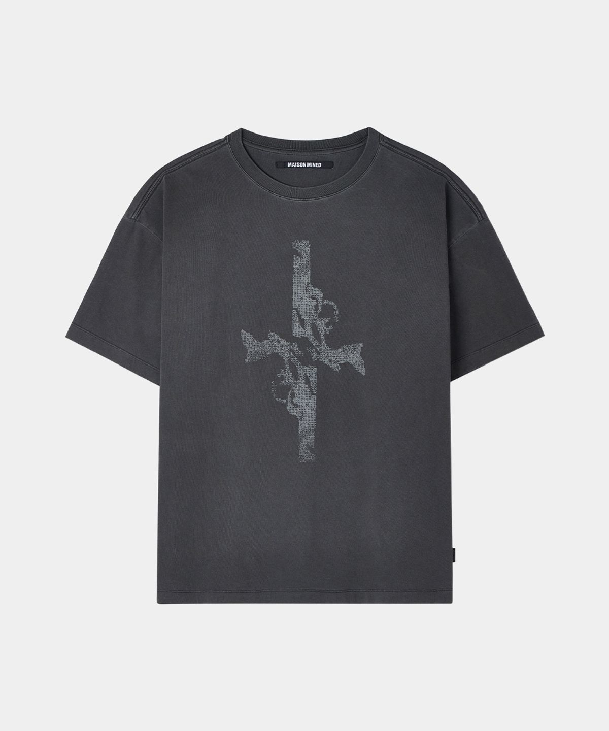 메종미네드(MAISON MINED) CROSS GUN GRAPHIC HALF T CHARCOAL