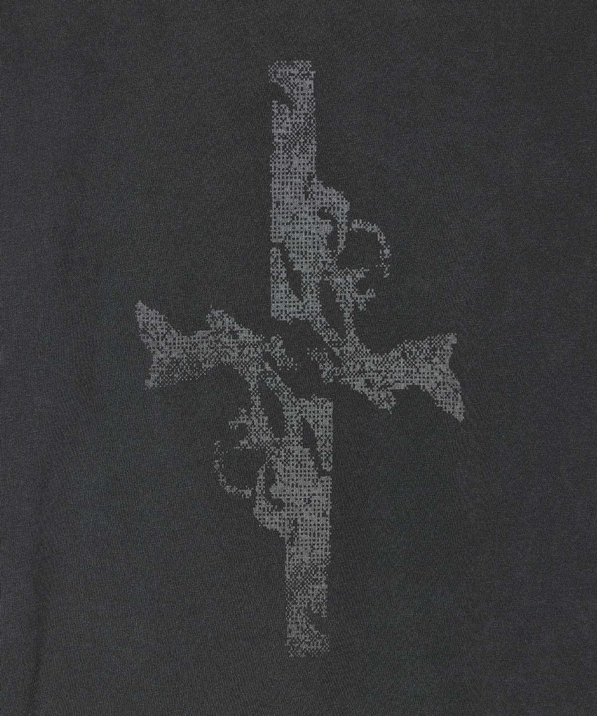 메종미네드(MAISON MINED) CROSS GUN GRAPHIC HALF T CHARCOAL