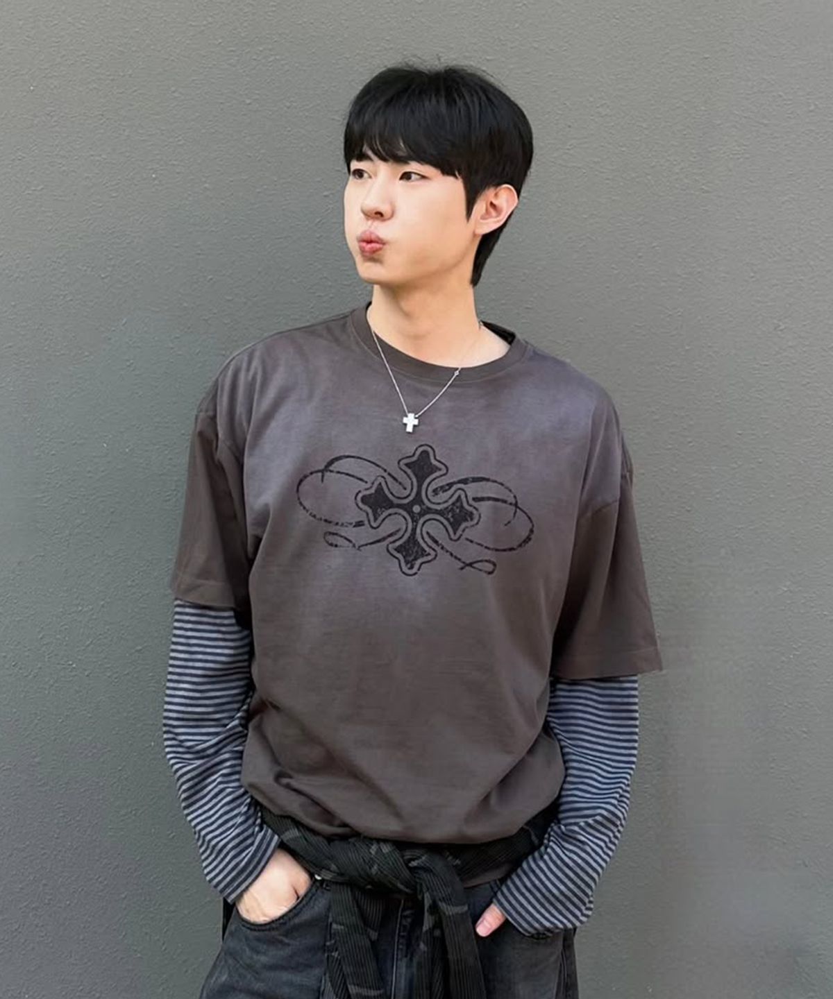 메종미네드(MAISON MINED) CELTIC CROSS WASHED HALF T CHARCOAL