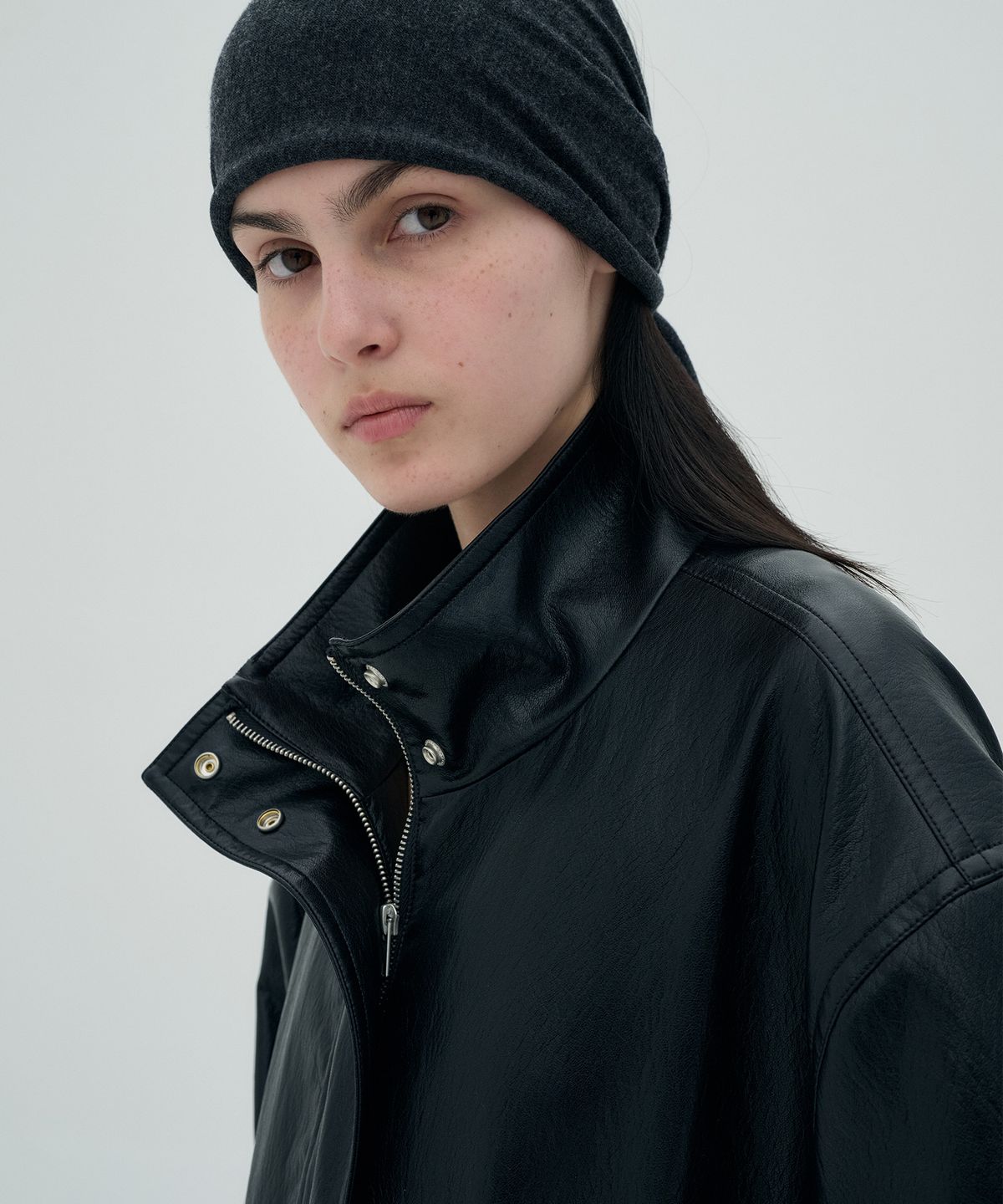 정감 스튜디오(JEONGGAM STUDIOS) High-Neck Faux Leather Jumper_2 color