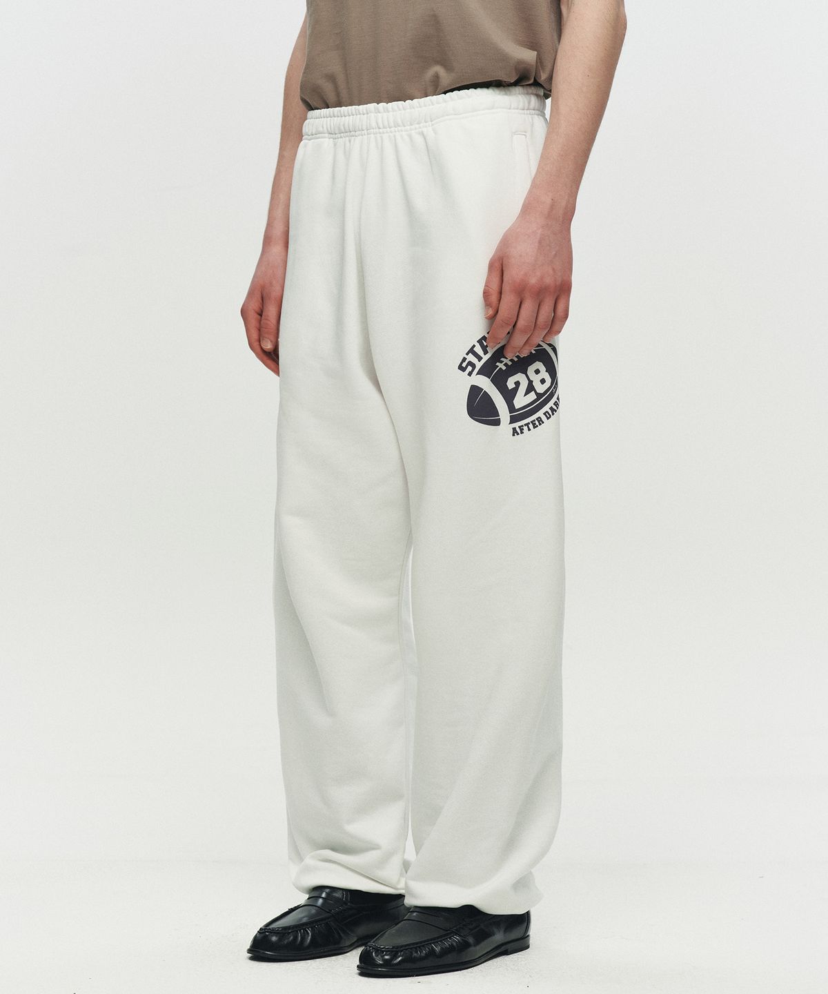 호이테(HEUTE) STAY UP SWEATPANTS (WHITE)