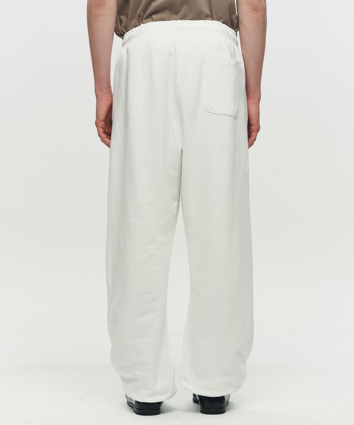 호이테(HEUTE) STAY UP SWEATPANTS (WHITE)