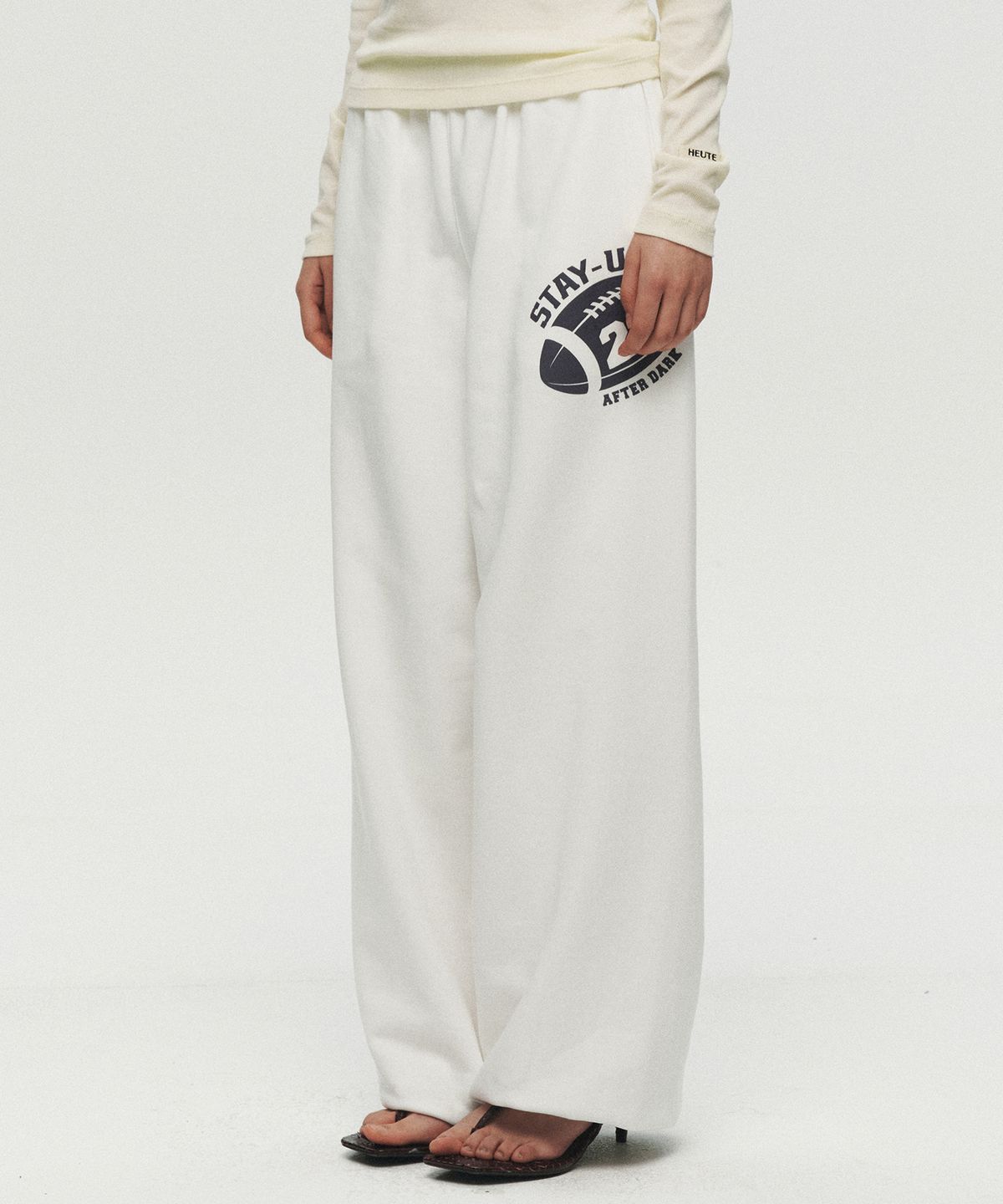 호이테(HEUTE) STAY UP SWEATPANTS (WHITE)