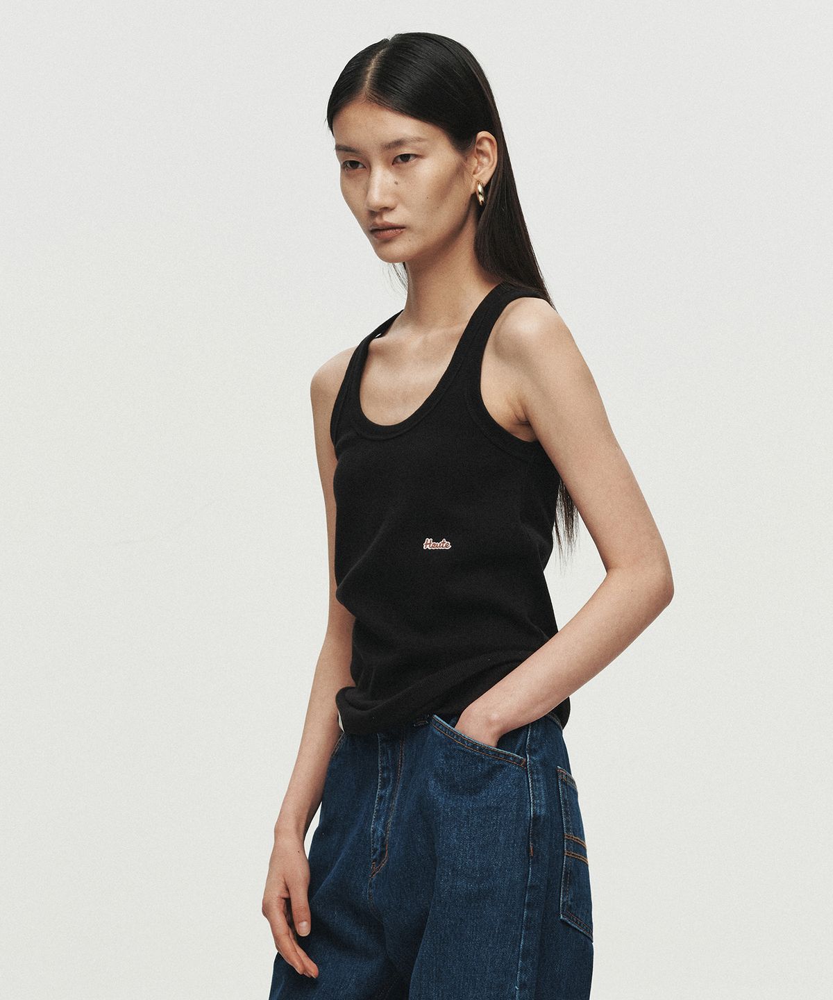 호이테(HEUTE) SIGNATURE RIB SLEEVELESS (BLACK)