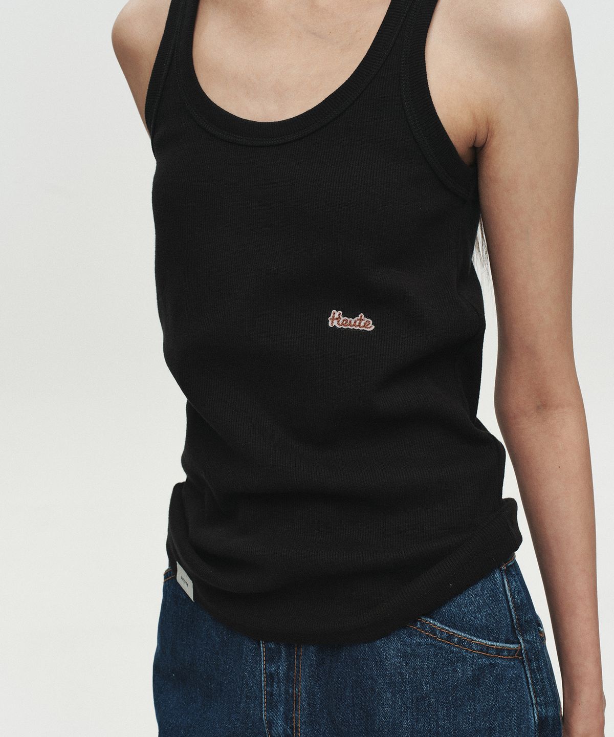 호이테(HEUTE) SIGNATURE RIB SLEEVELESS (BLACK)