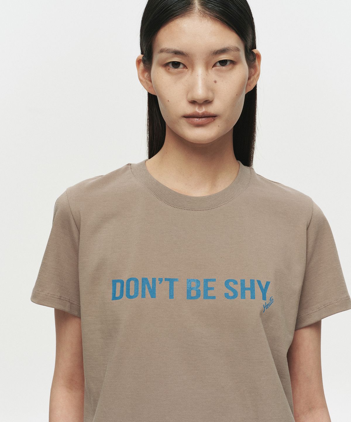 호이테(HEUTE) DON’T BE SHY T-SHIRT (BROWN)