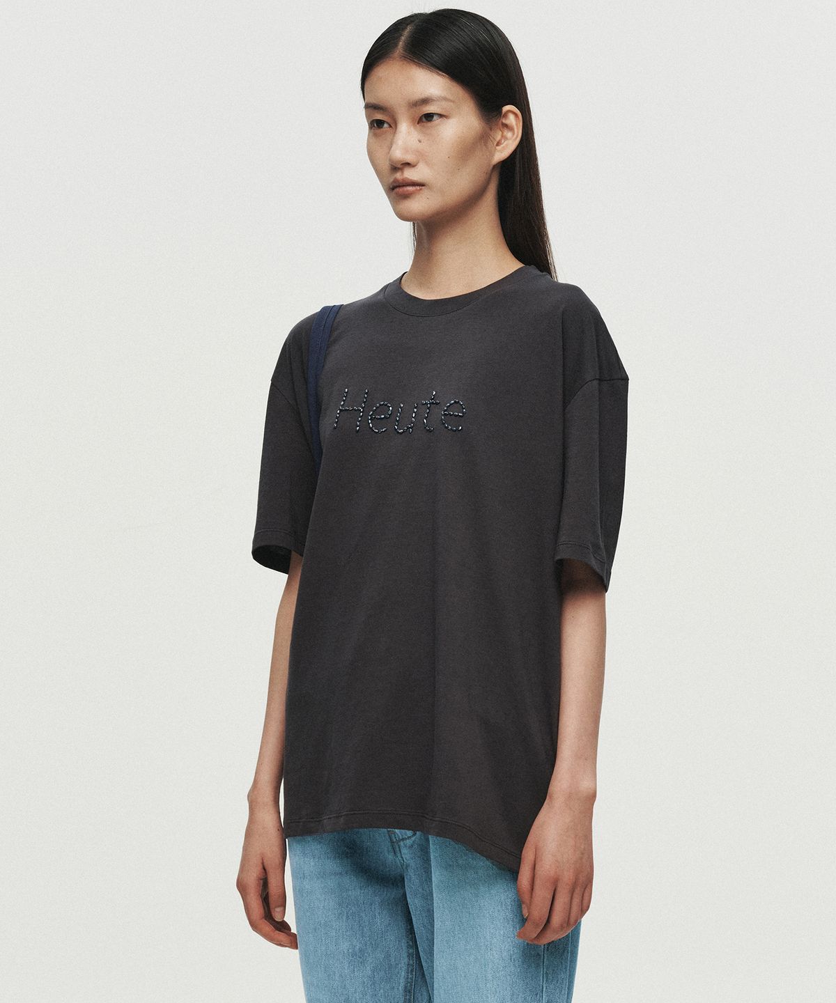 호이테(HEUTE) BEADED LOGO T-SHIRT (DARK GREY)