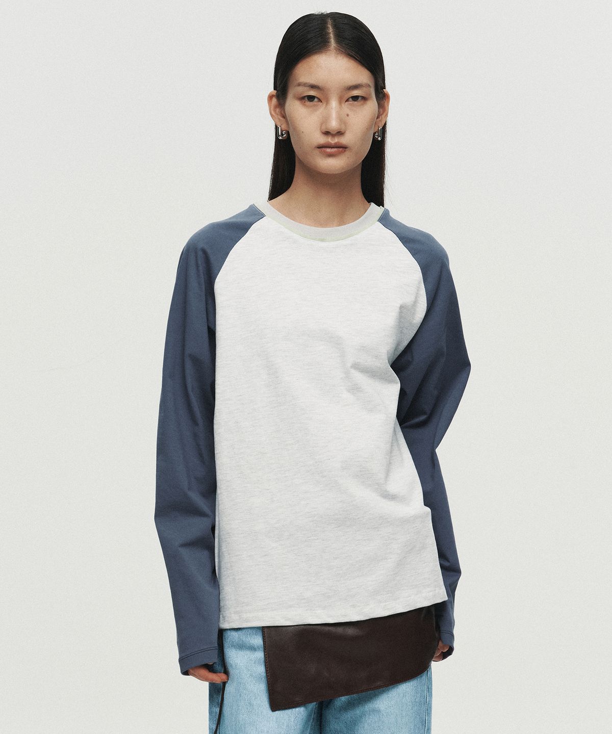 호이테(HEUTE) COLOR RAGLAN LONG SLEEVE T-SHIRT (NAVY)