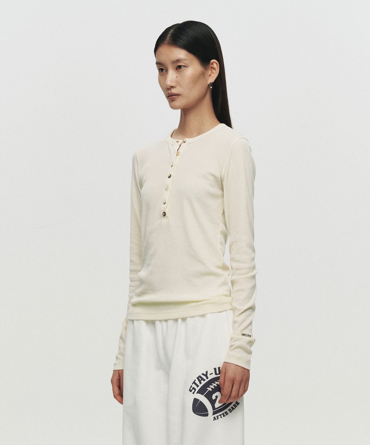 호이테(HEUTE) RIB SHEER HENLEY NECK T-SHIRT (IVORY)