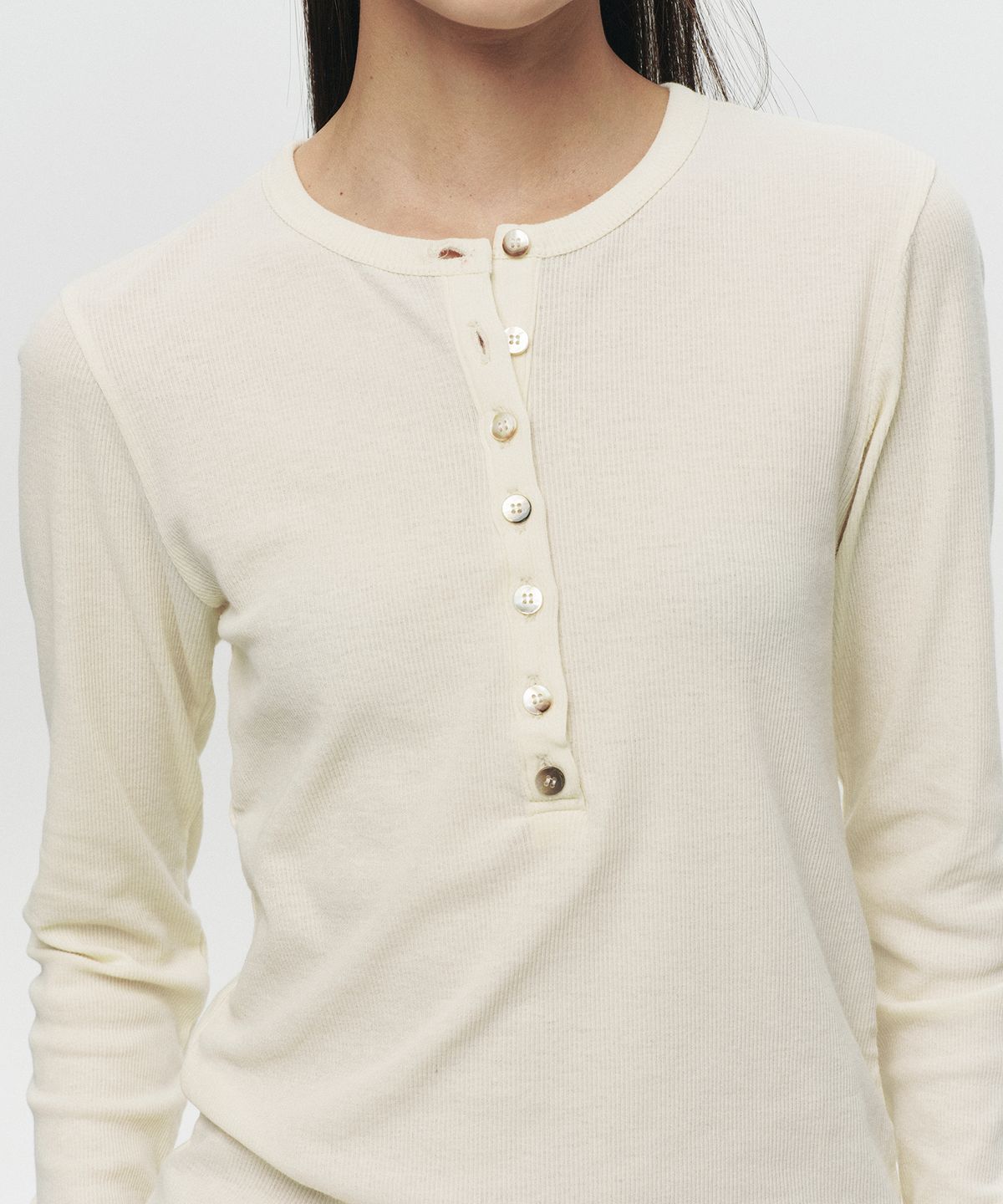 호이테(HEUTE) RIB SHEER HENLEY NECK T-SHIRT (IVORY)