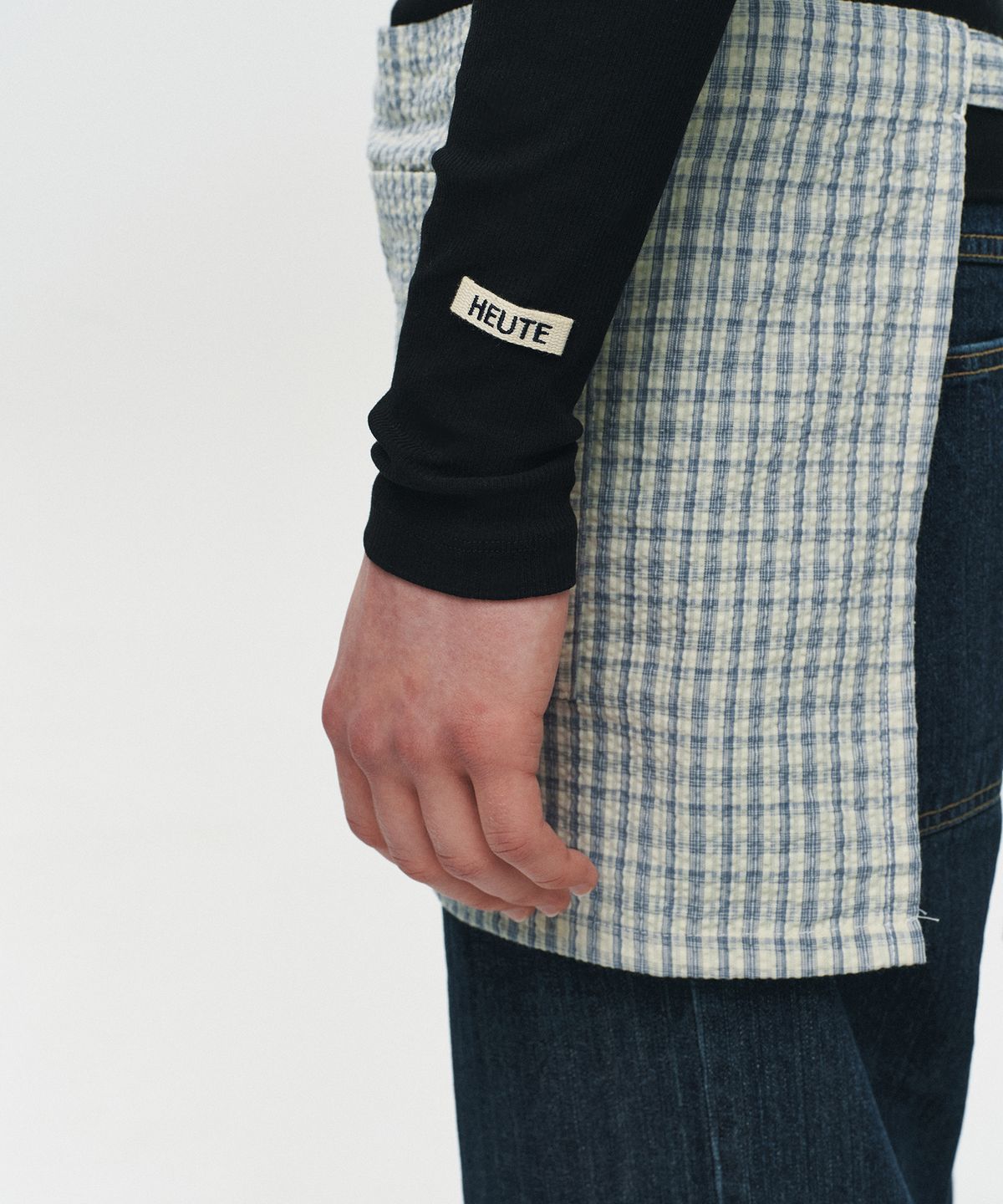 호이테(HEUTE) RIB SHEER HENLEY NECK T-SHIRT (BLACK)