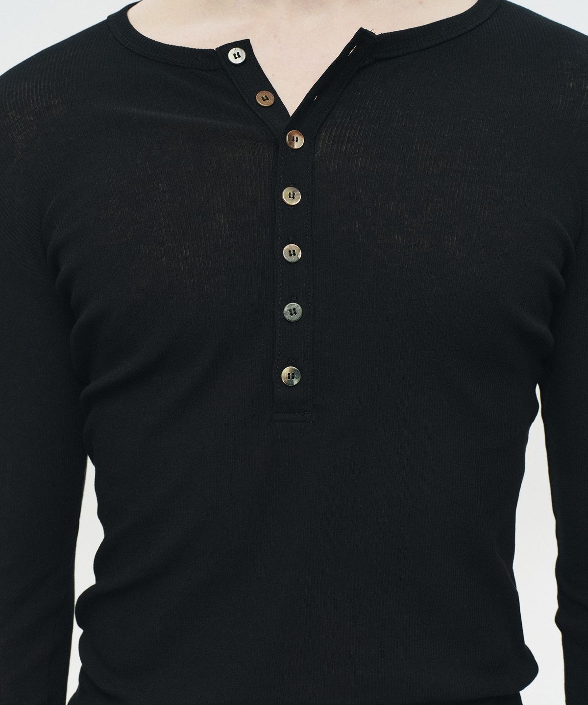 호이테(HEUTE) RIB SHEER HENLEY NECK T-SHIRT (BLACK)