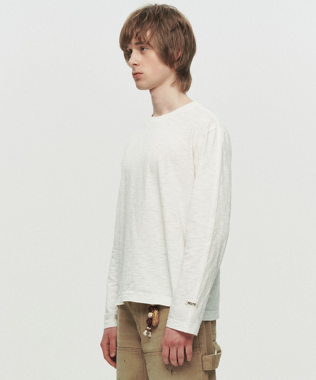 호이테(HEUTE) RAW LONG SLEEVE T-SHIRT (WHITE)