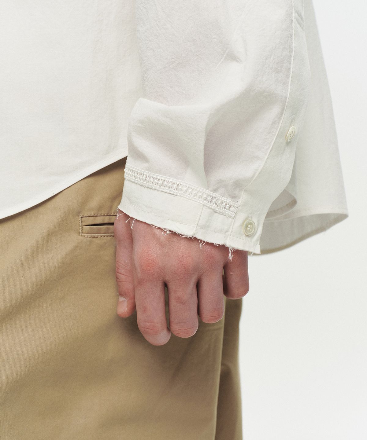 호이테(HEUTE) ARIN TEXTURED SHIRT (OFF WHITE)