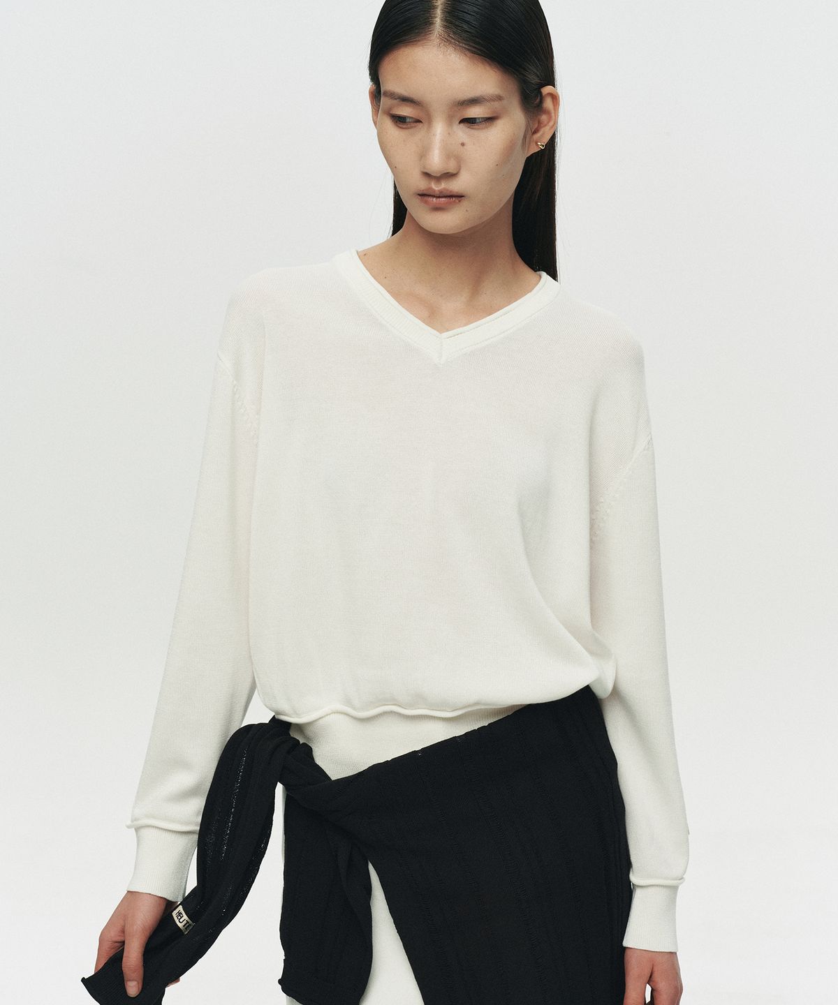 호이테(HEUTE) NIEL COTTON V-NECK KNIT (OFF WHITE)
