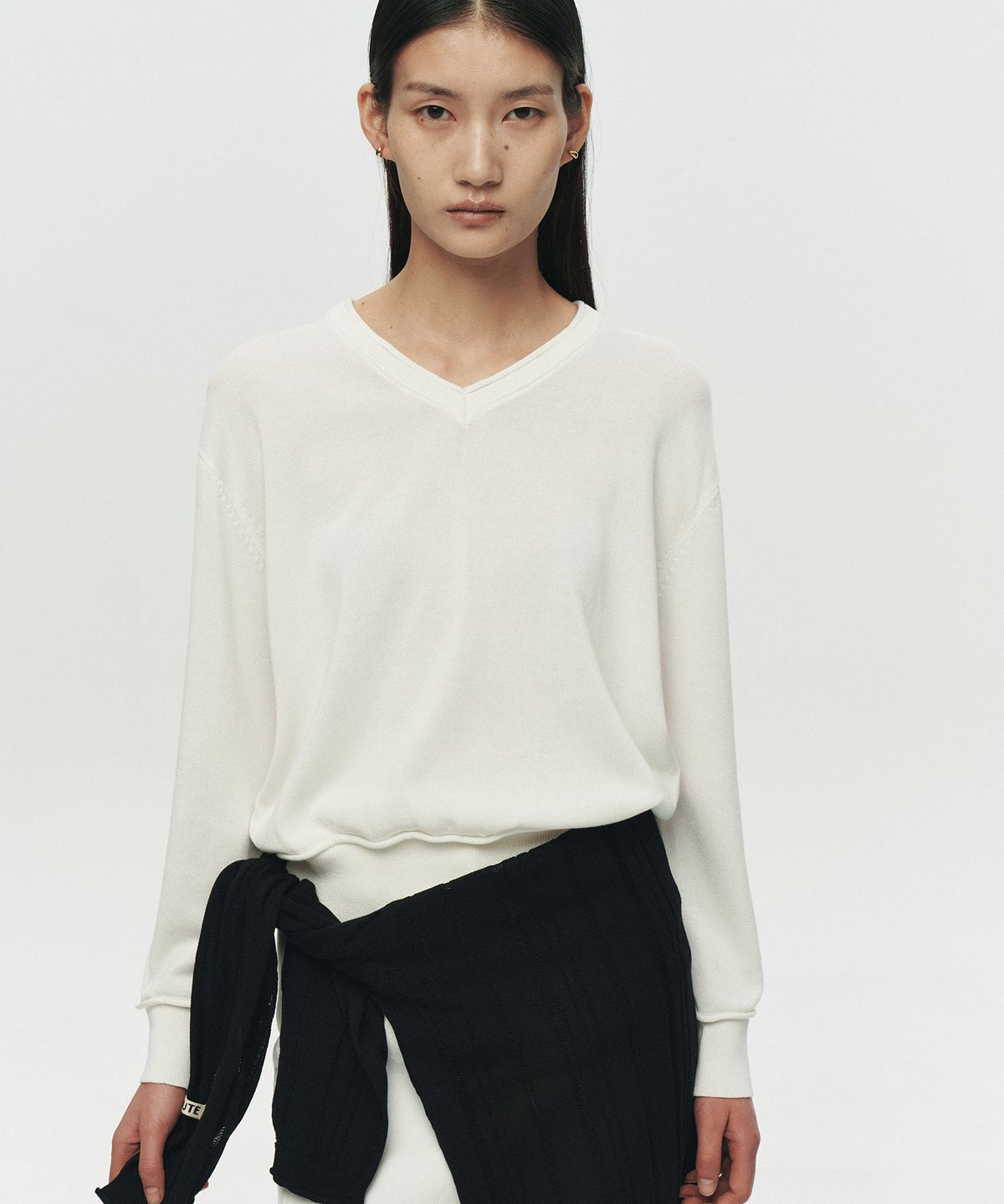 호이테(HEUTE) NIEL COTTON V-NECK KNIT (OFF WHITE)