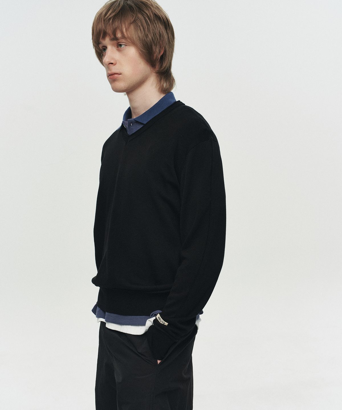 호이테(HEUTE) NIEL COTTON V-NECK KNIT (BLACK)