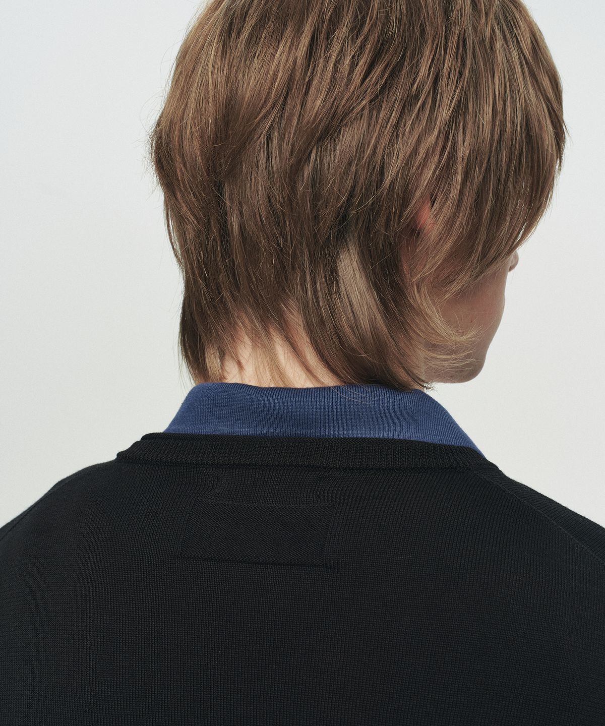 호이테(HEUTE) NIEL COTTON V-NECK KNIT (BLACK)