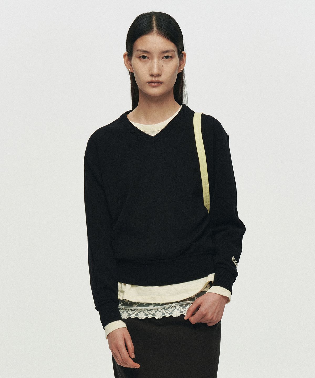호이테(HEUTE) NIEL COTTON V-NECK KNIT (BLACK)