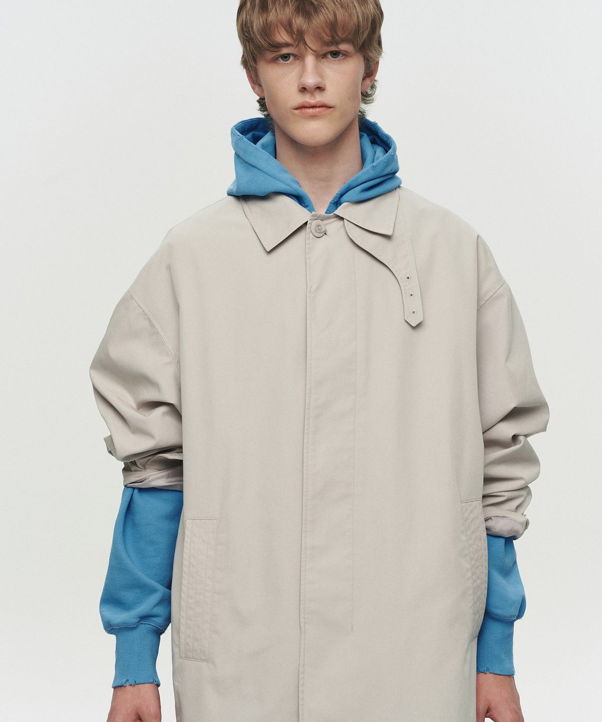호이테(HEUTE) ORNAMENT BUTTON MAC COAT (GREY)