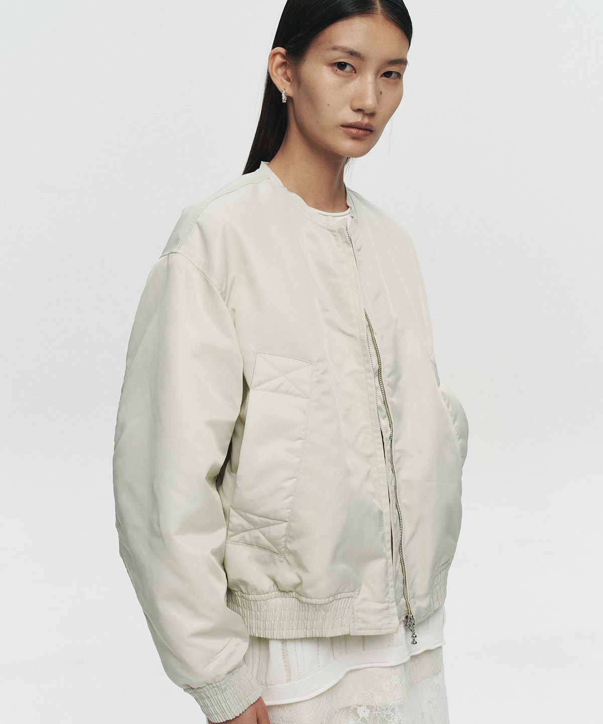 호이테(HEUTE) FRAME COLLARLESS BOMBER JACKET (IVORY)