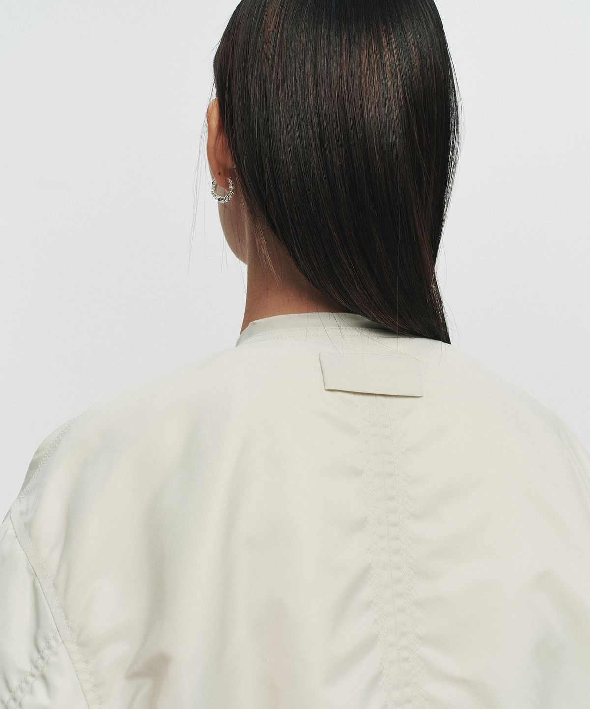 호이테(HEUTE) FRAME COLLARLESS BOMBER JACKET (IVORY)