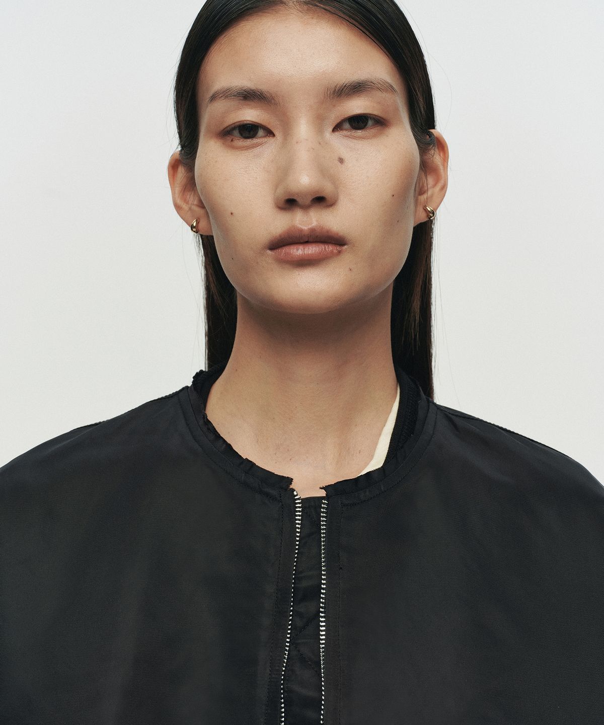 호이테(HEUTE) FRAME COLLARLESS BOMBER JACKET (BLACK)
