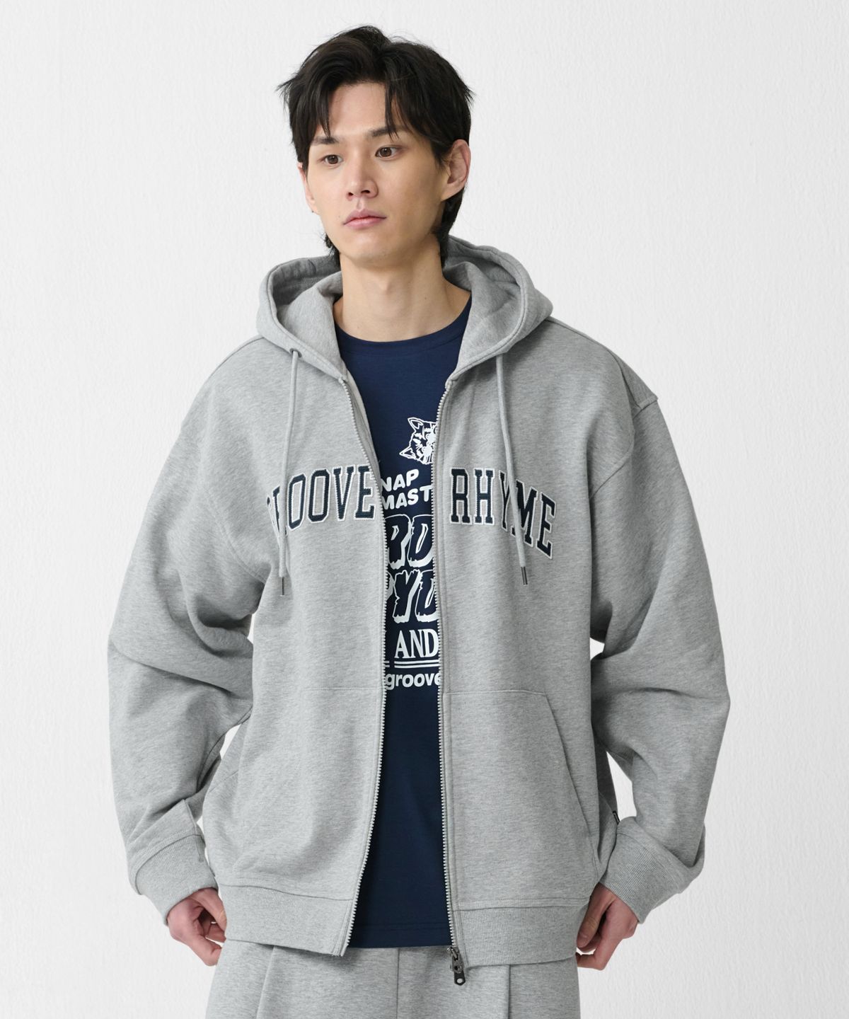 그루브라임(GROOVE RHYME) 3단쭈리 로케이션 아플리케 후드집업 (2COLOR) (FRBRCXJ102M)