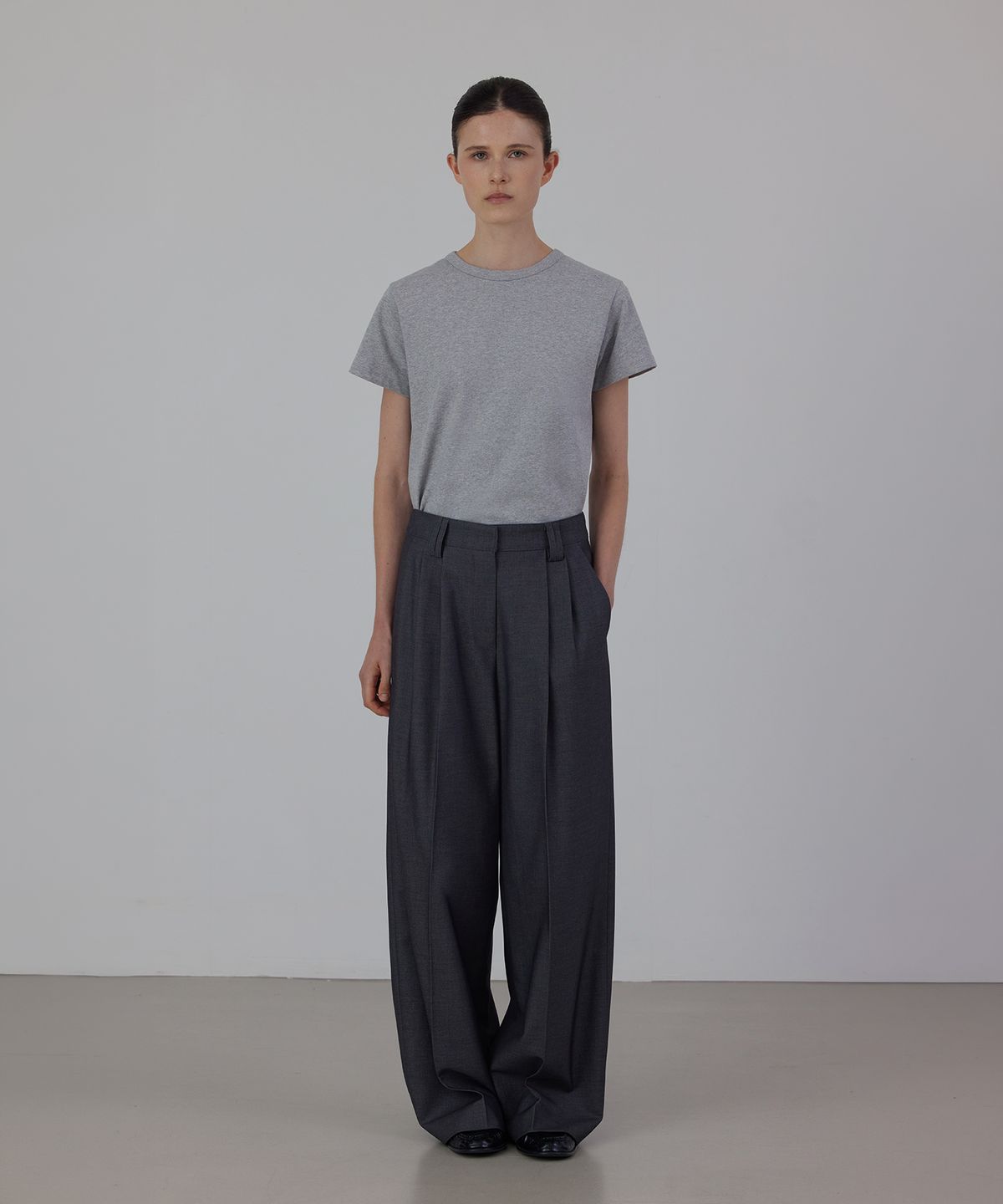 퀸스래빗(Q'SRB) Back-banding Two-tuck Semi Wide Slacks Pants
