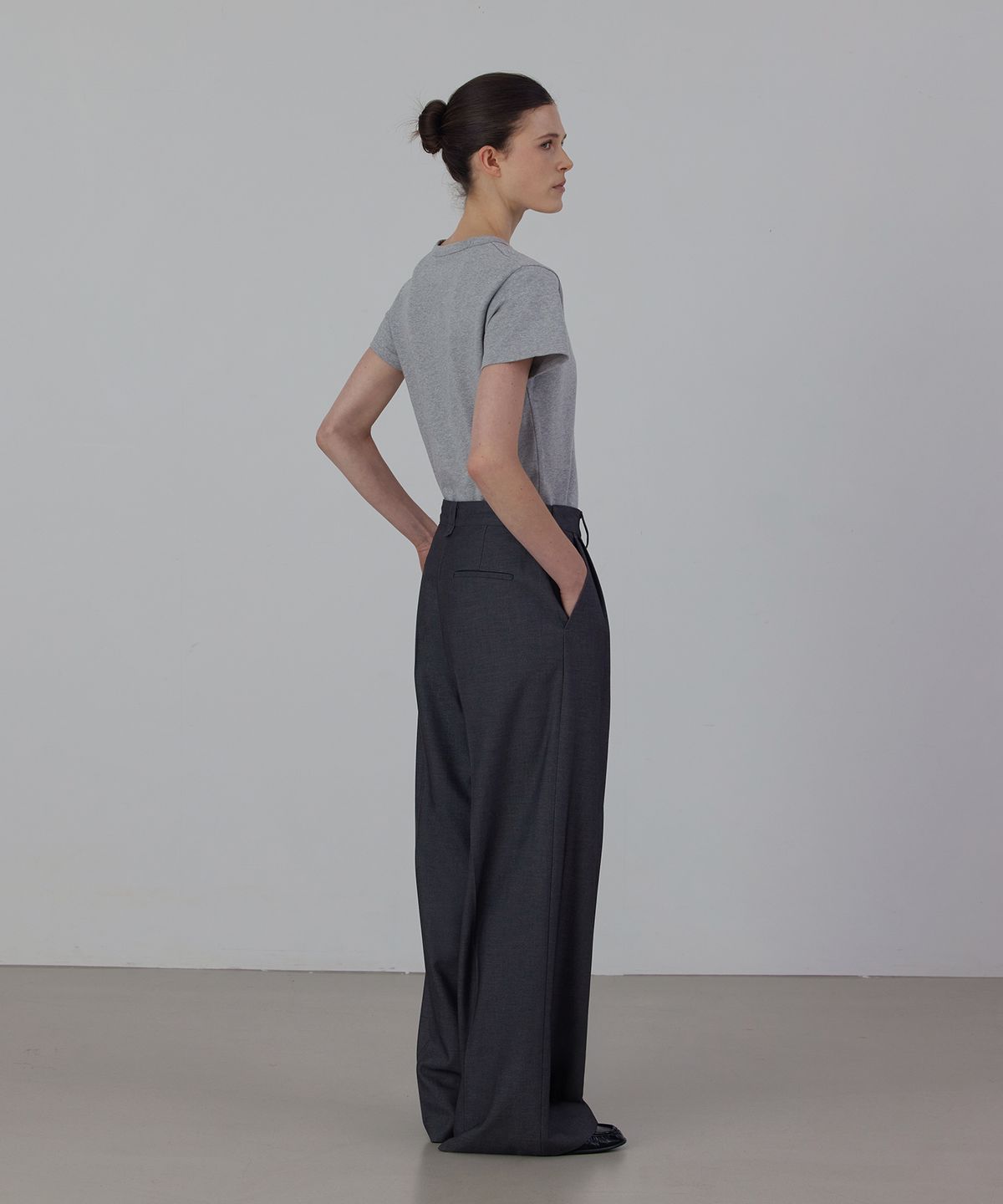 퀸스래빗(Q'SRB) Back-banding Two-tuck Semi Wide Slacks Pants