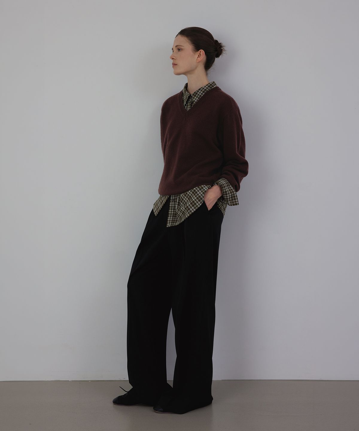 퀸스래빗(Q'SRB) Back-banding Two-tuck Semi Wide Slacks Pants