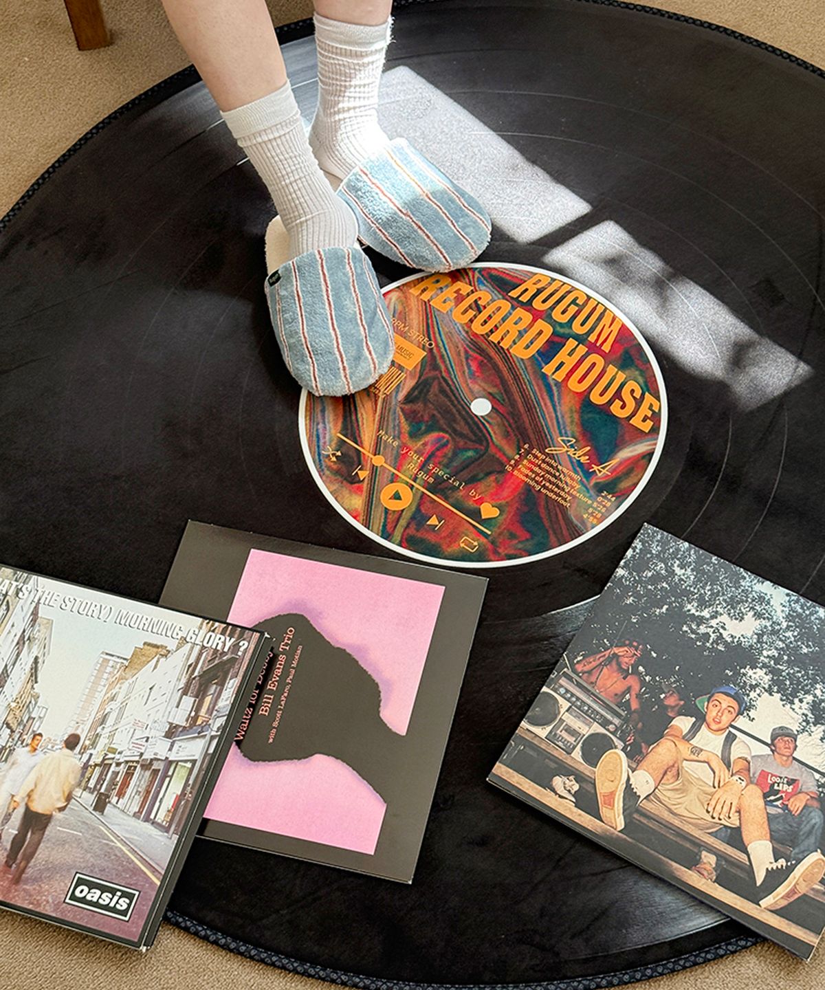 러움(RUGUM) 모노로그 LP 소프티 발수 원형 러그 먼지없는 극세사 미끄럼방지 사계절 거실 침실 카페트
