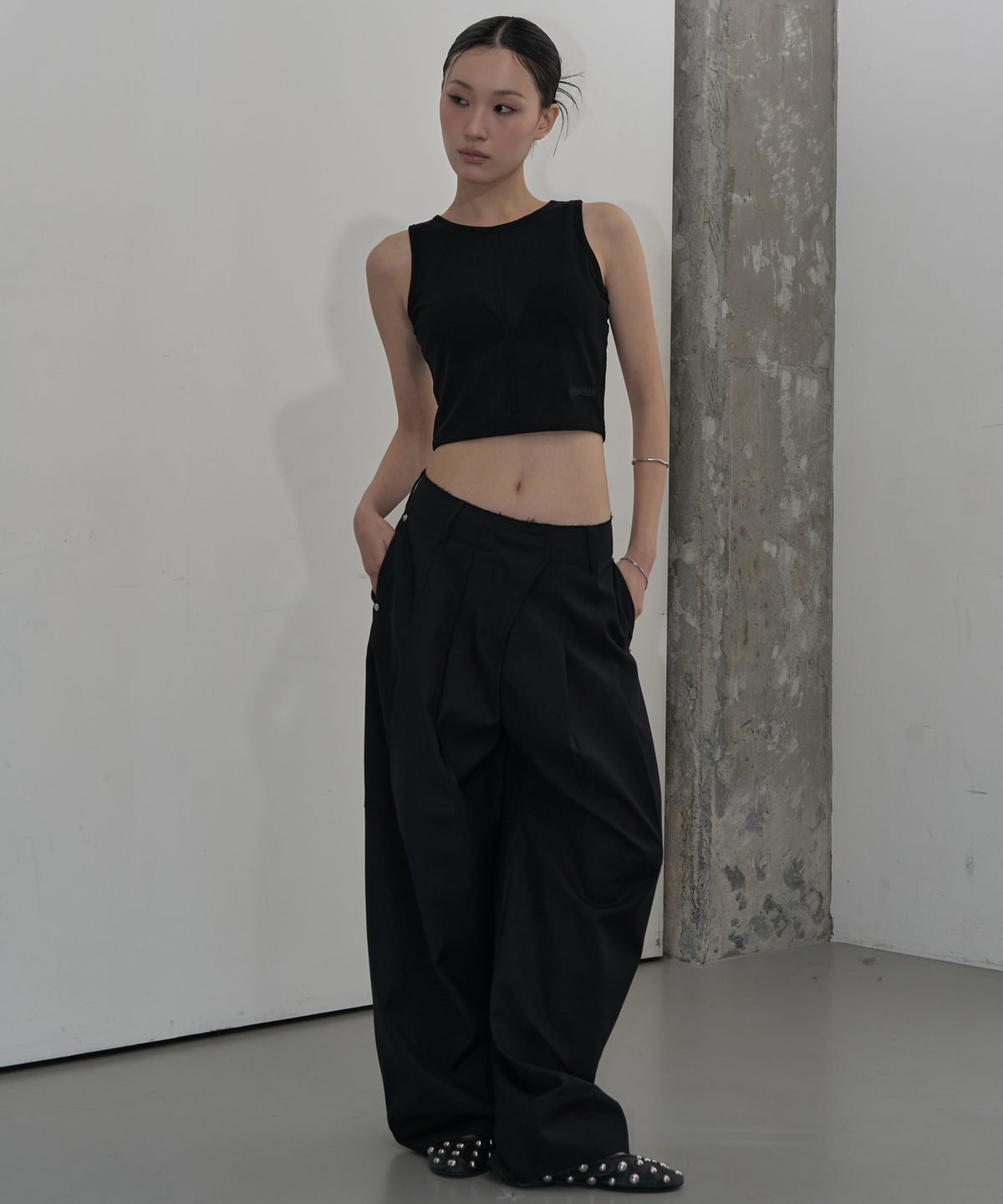 지제뮤지엄(ZIZEMUSEUM) BACK OPEN BUTTON LAYERED TOP (BALCK)