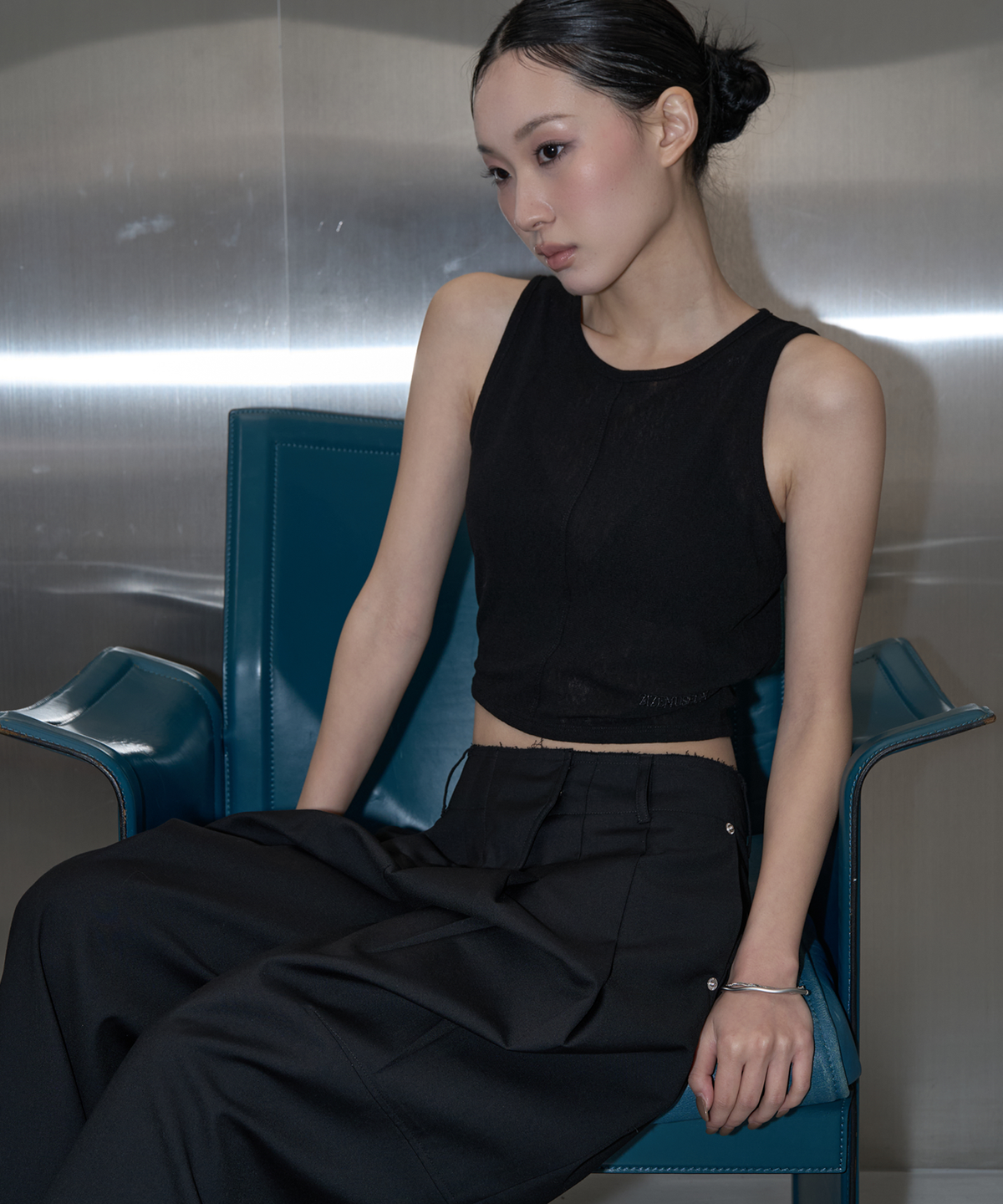 지제뮤지엄(ZIZEMUSEUM) BACK OPEN BUTTON LAYERED TOP (BALCK)
