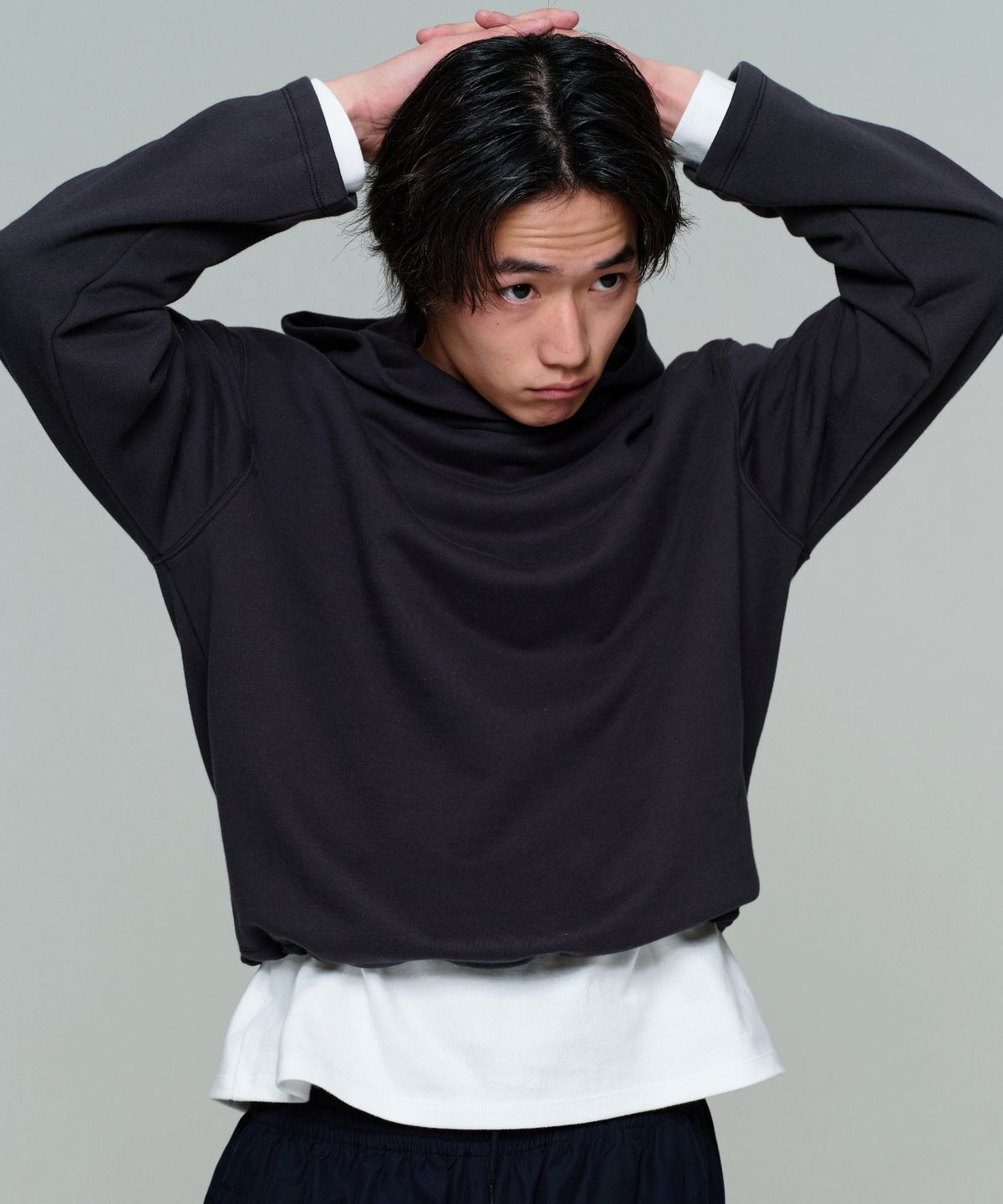 이알에이(ERA) UNISEX CROPPED STRING HOODIE - FADED BLACK