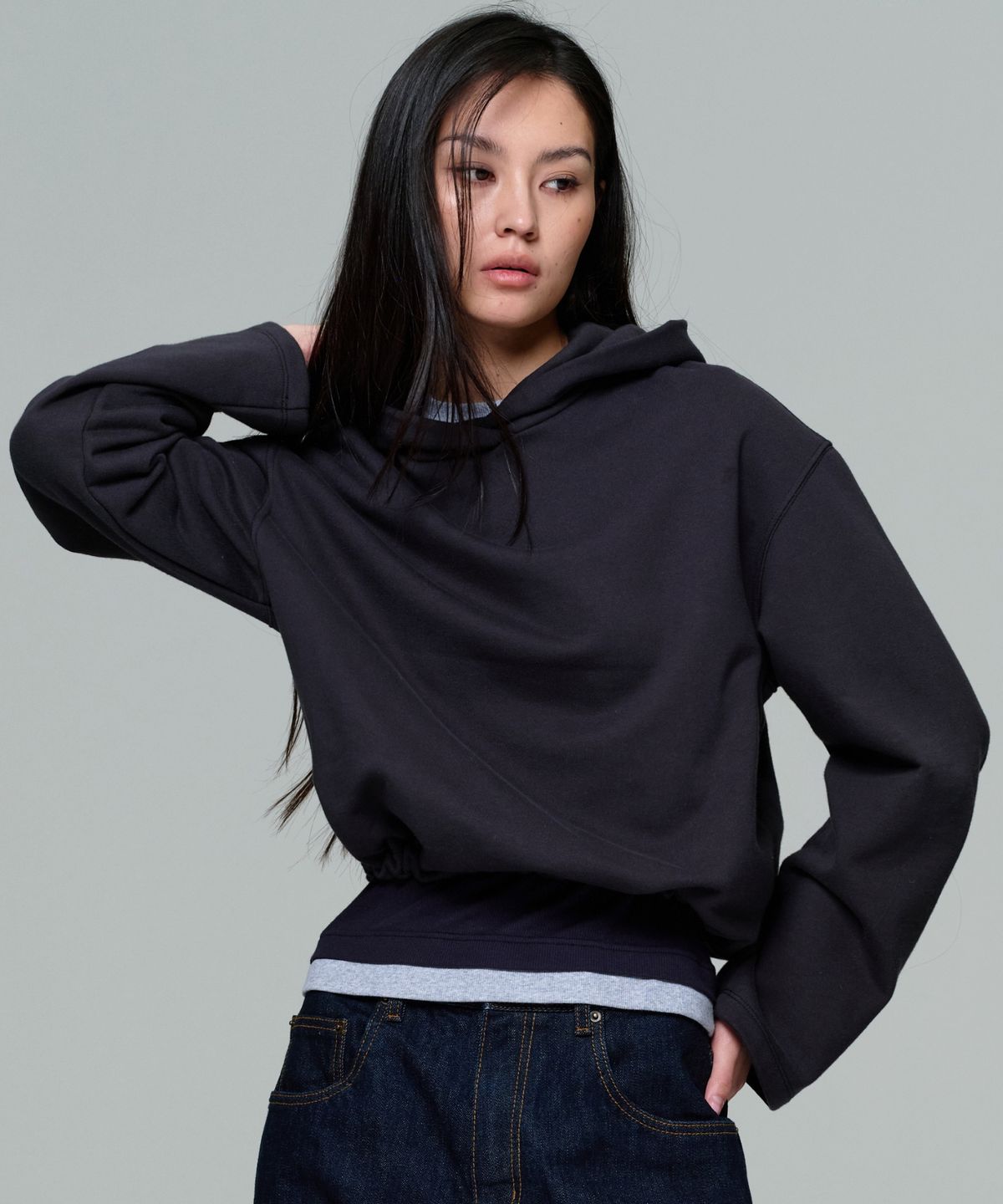 이알에이(ERA) UNISEX CROPPED STRING HOODIE - FADED BLACK