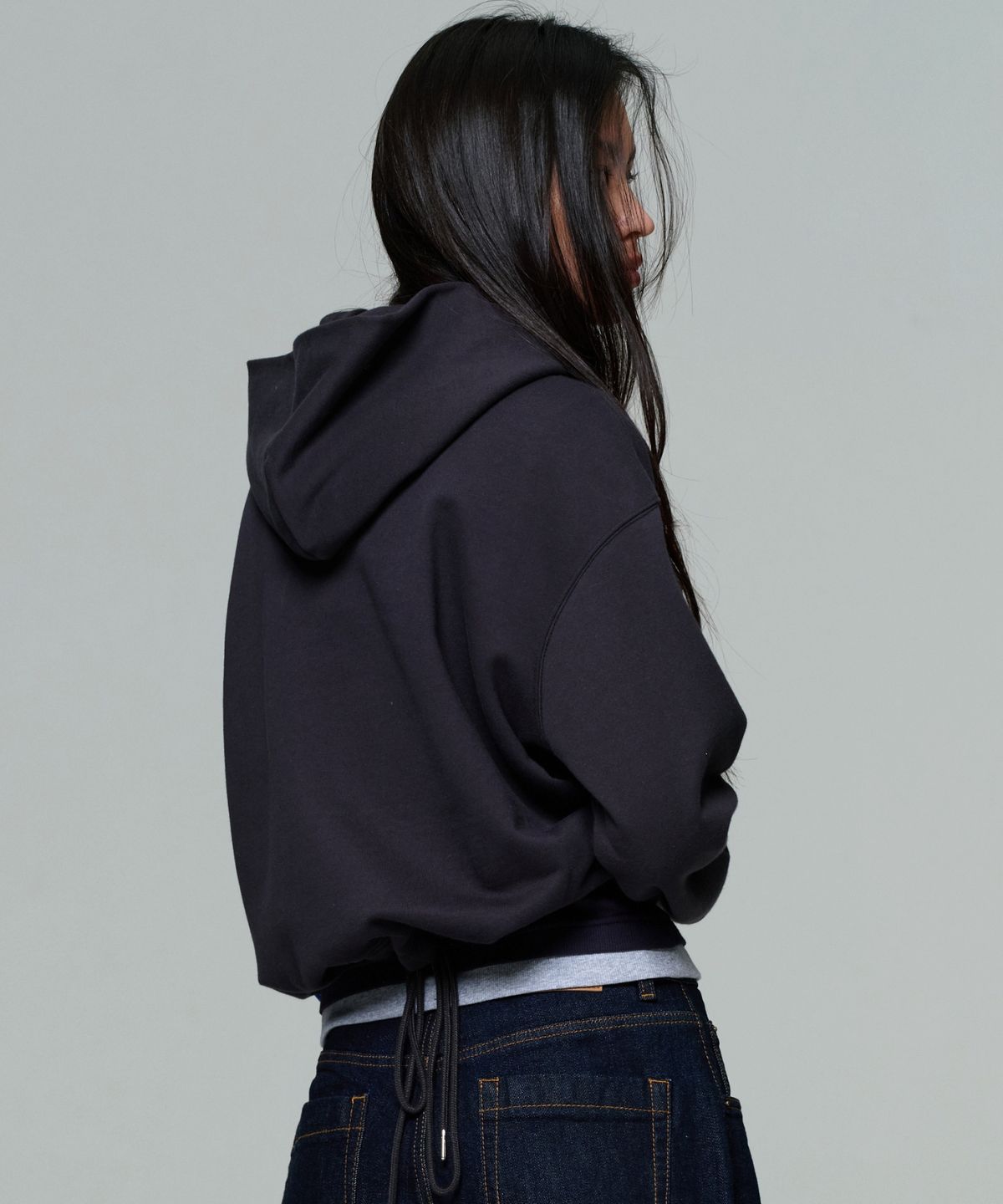 이알에이(ERA) UNISEX CROPPED STRING HOODIE - FADED BLACK