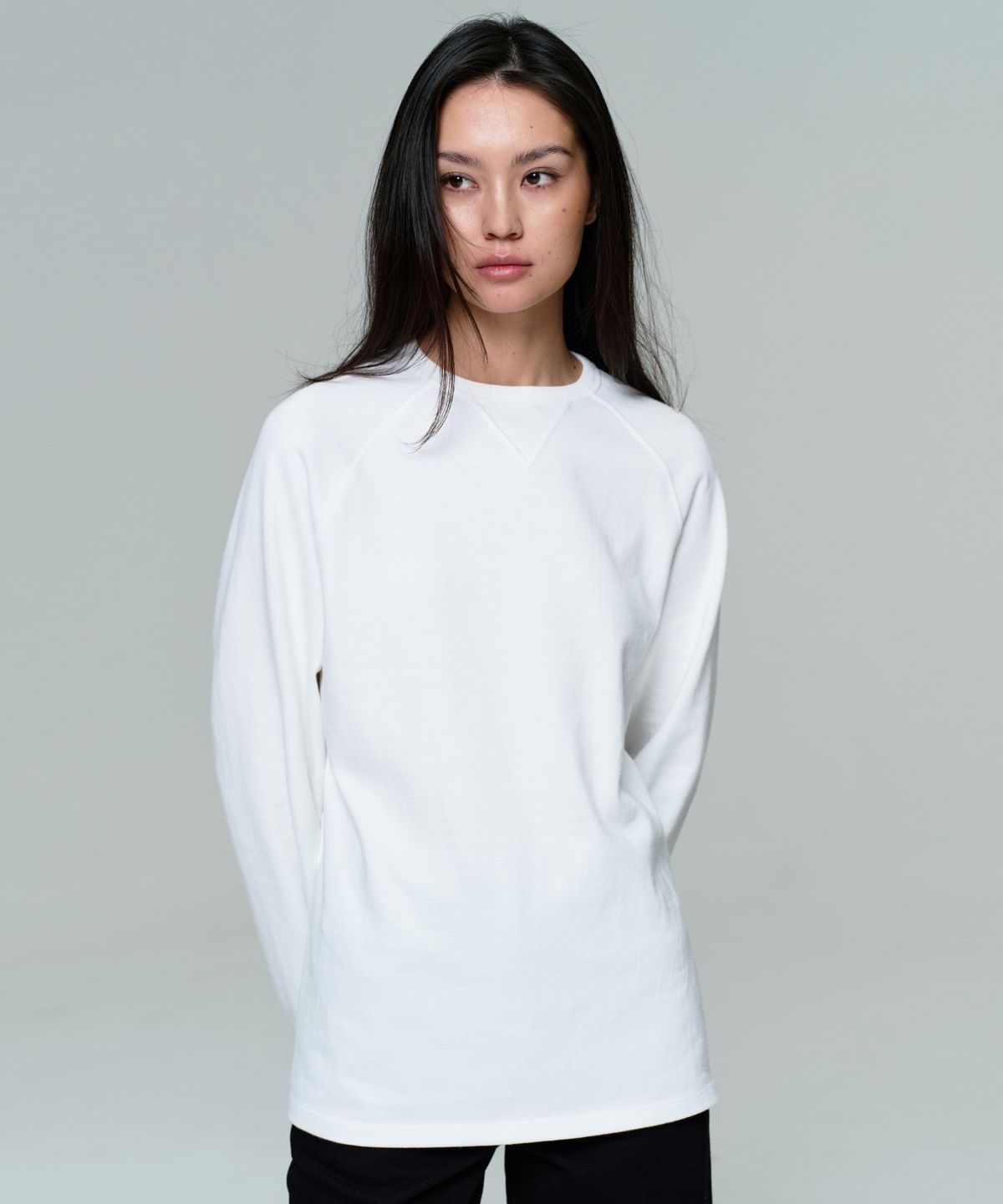이알에이(ERA) UNISEX GARMENT DYED RAGLAN LS T - WHITE