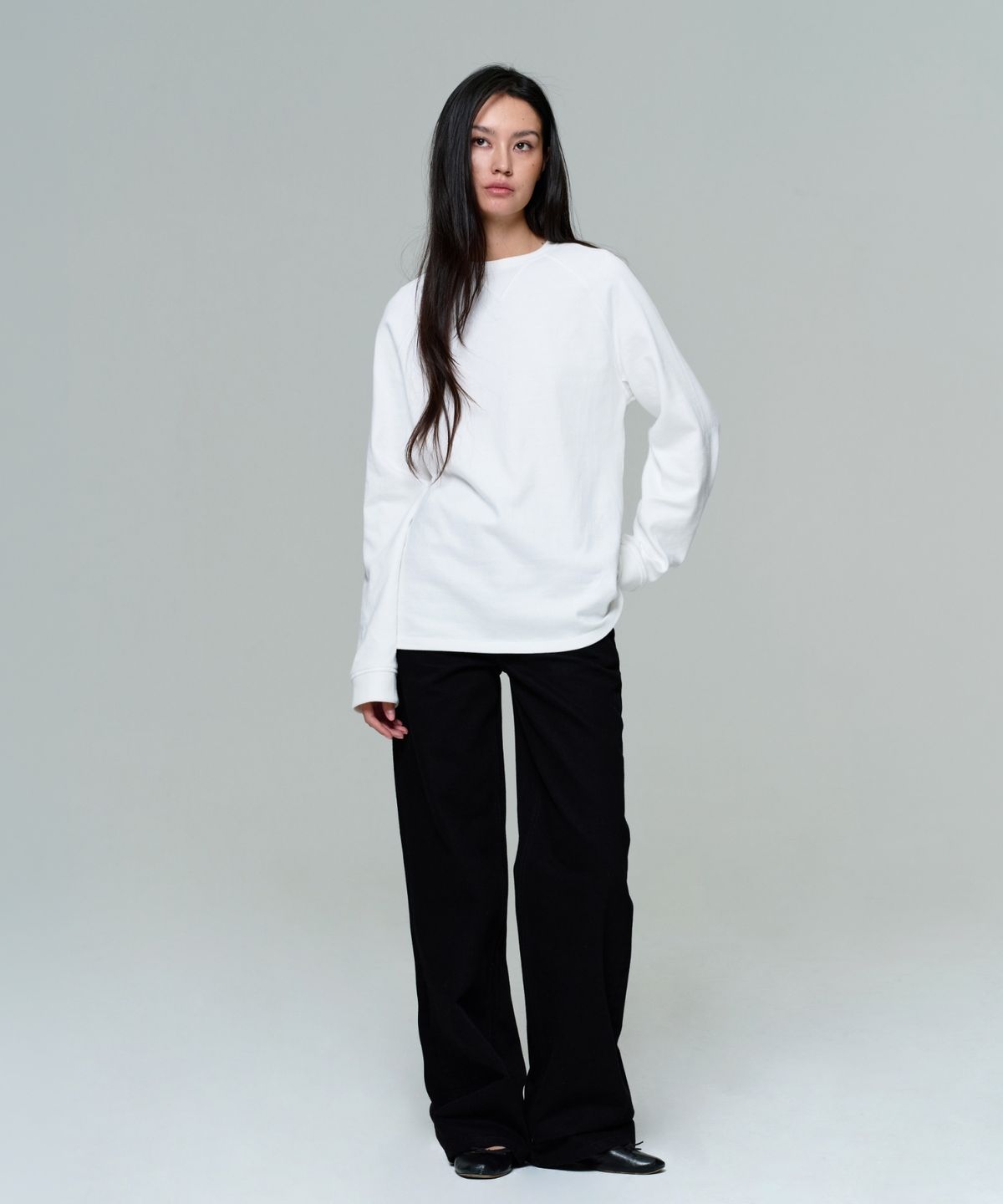 이알에이(ERA) UNISEX GARMENT DYED RAGLAN LS T - WHITE