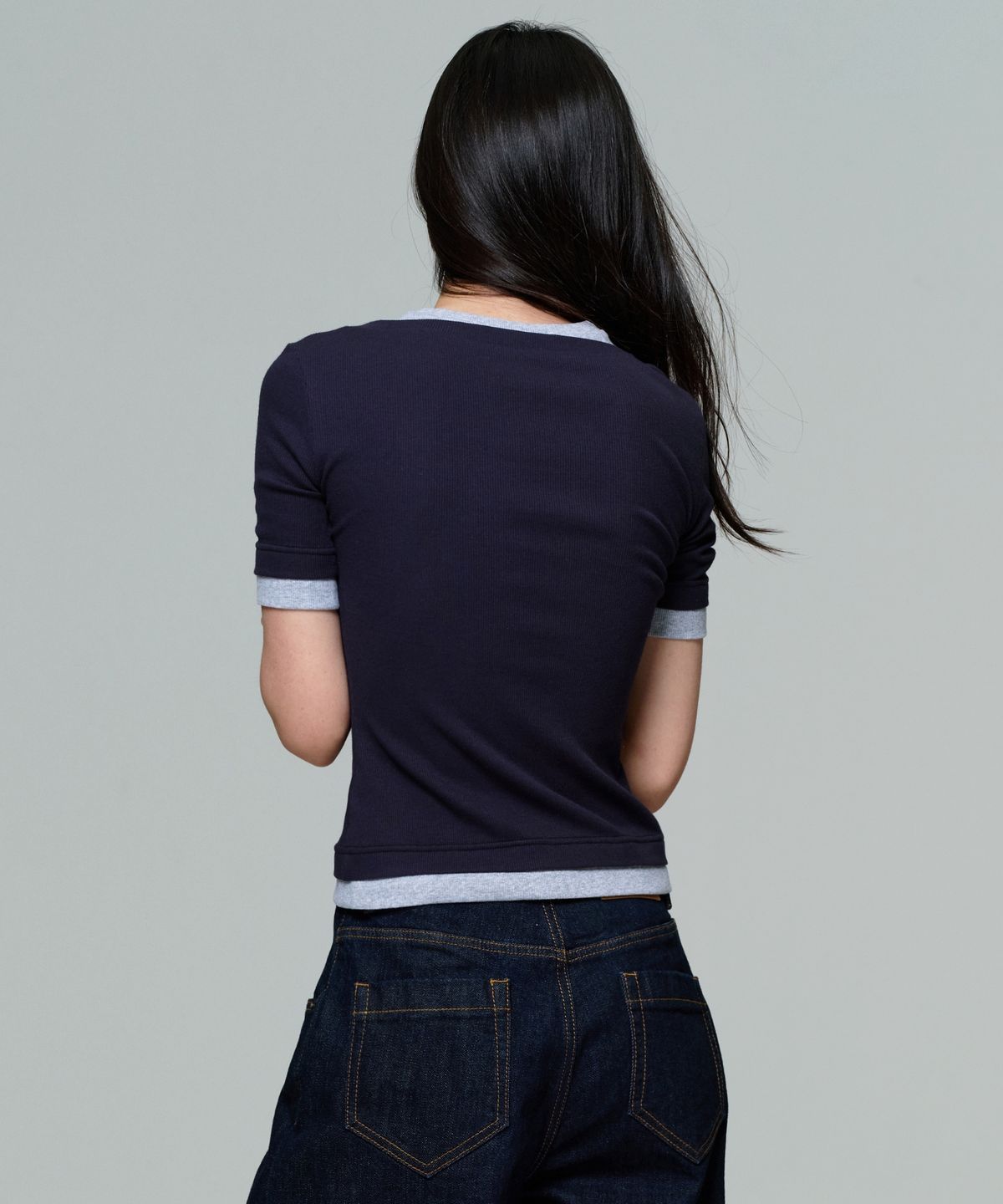 이알에이(ERA) WOMEN BOAT NECK DOUBLE LAYER SLIM RIB T - INK GRAY