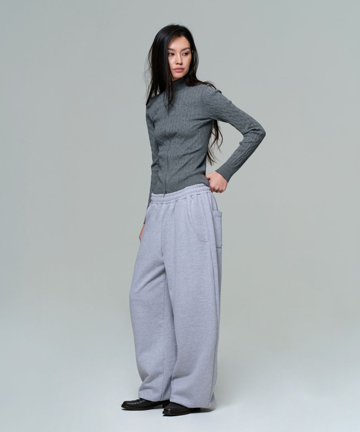 이알에이(ERA) WOMEN FITTED CABLE ZIP KNIT - GRAY