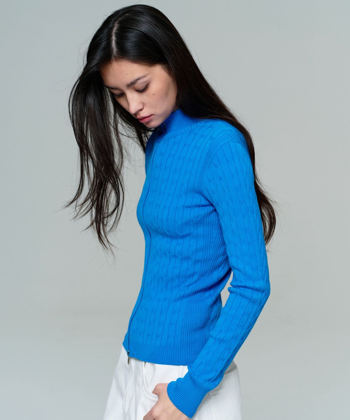 이알에이(ERA) WOMEN FITTED CABLE ZIP KNIT - COBALT BLUE
