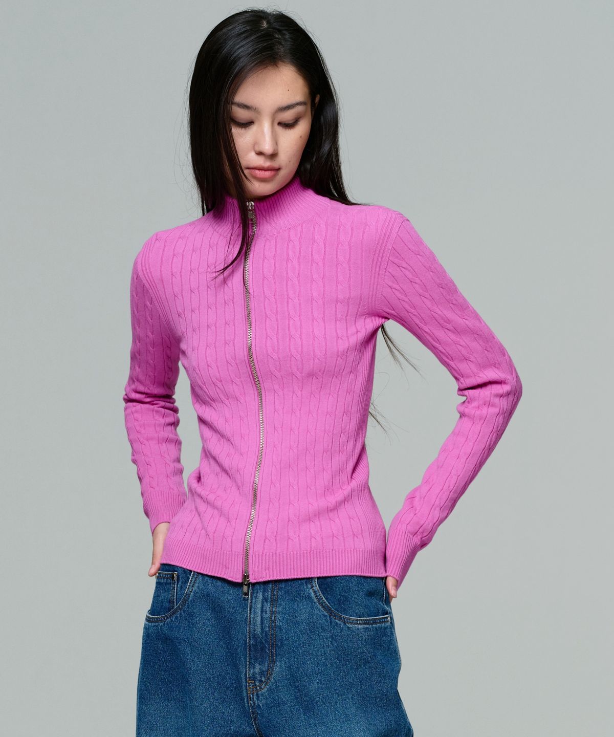 이알에이(ERA) WOMEN FITTED CABLE ZIP KNIT - ROSE PINK